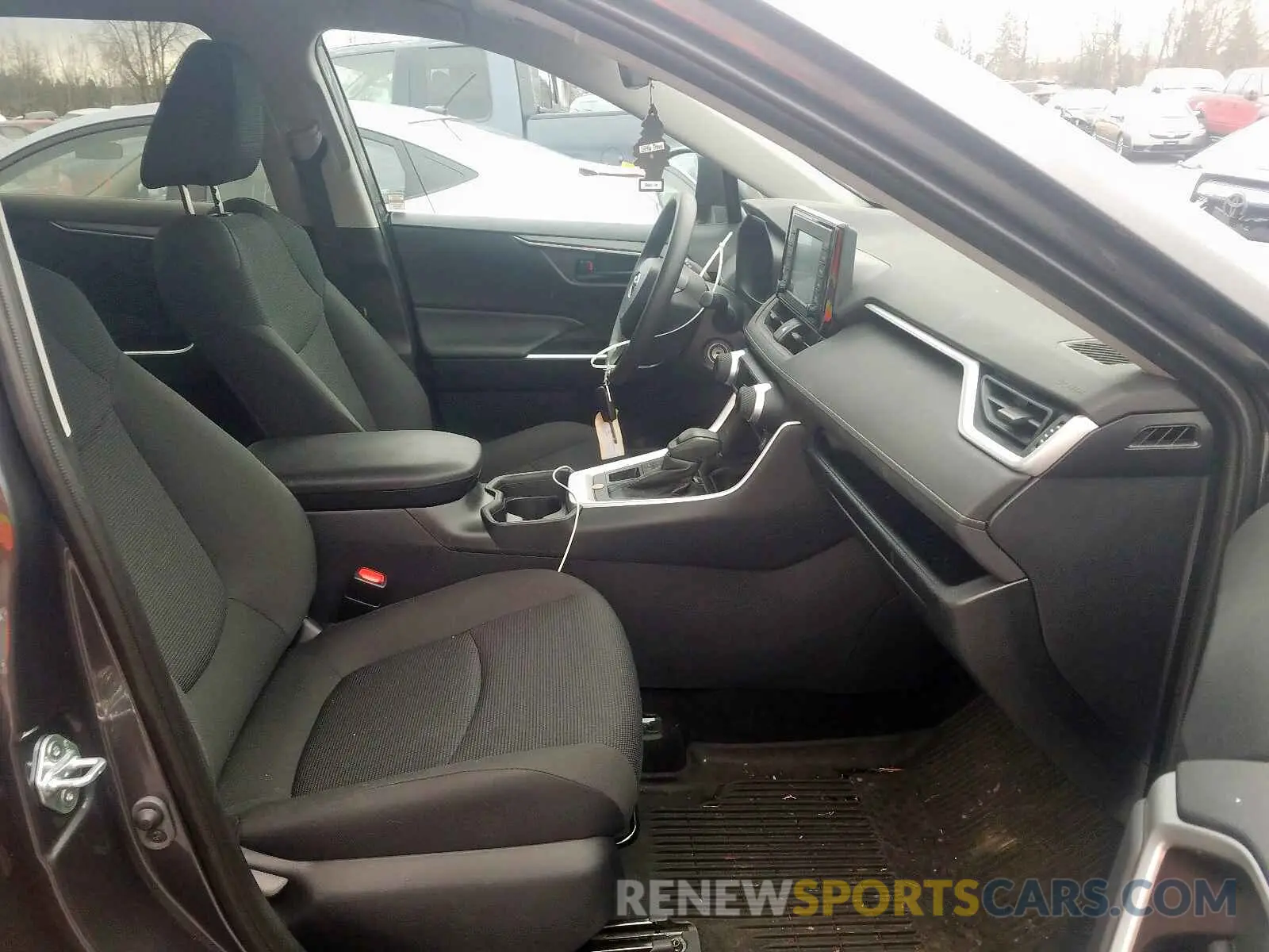 5 Photograph of a damaged car 2T3G1RFV9KC049846 TOYOTA RAV4 2019