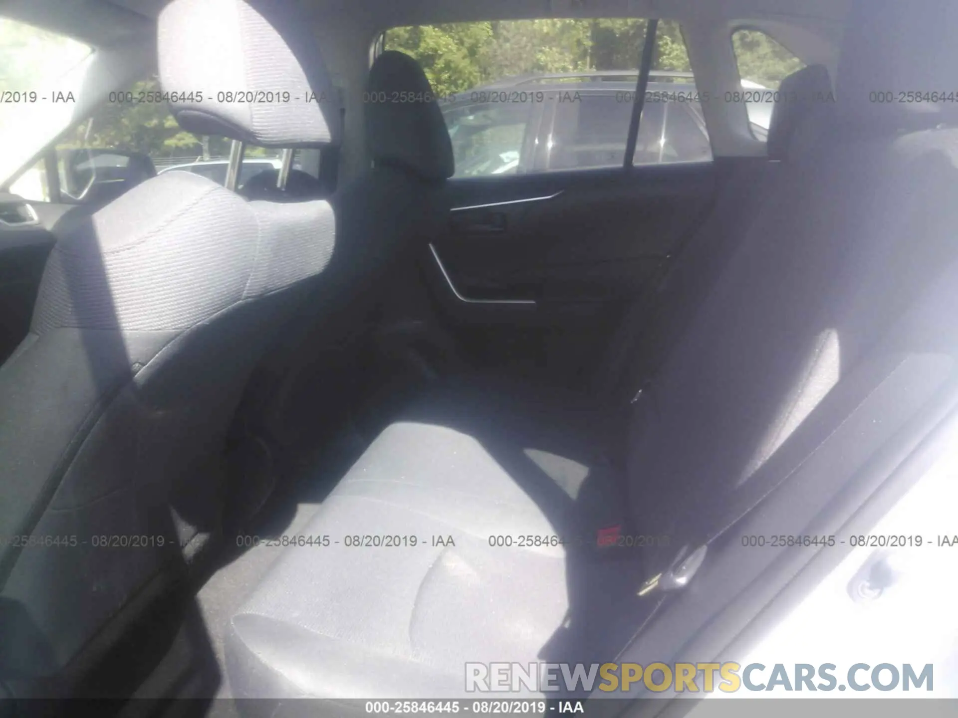 8 Photograph of a damaged car 2T3H1RFV0KC009479 TOYOTA RAV4 2019