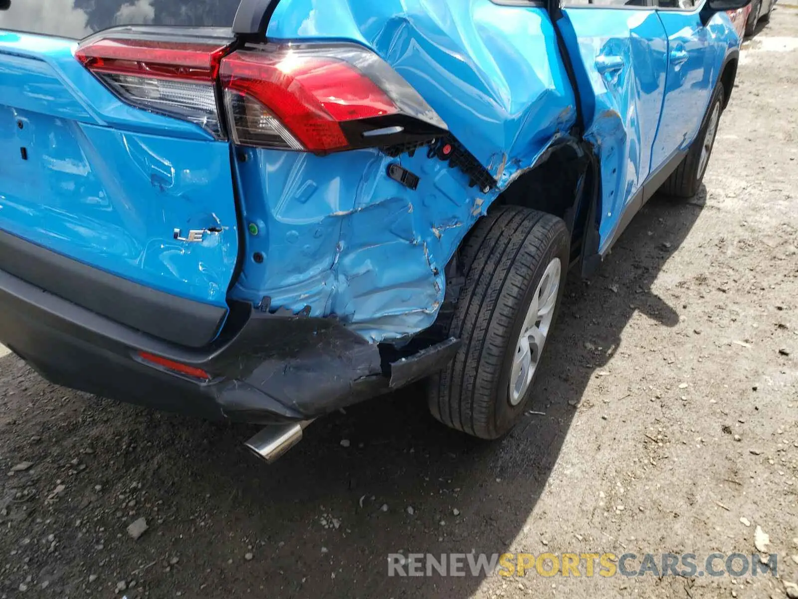 9 Photograph of a damaged car 2T3H1RFV0KC016075 TOYOTA RAV4 2019