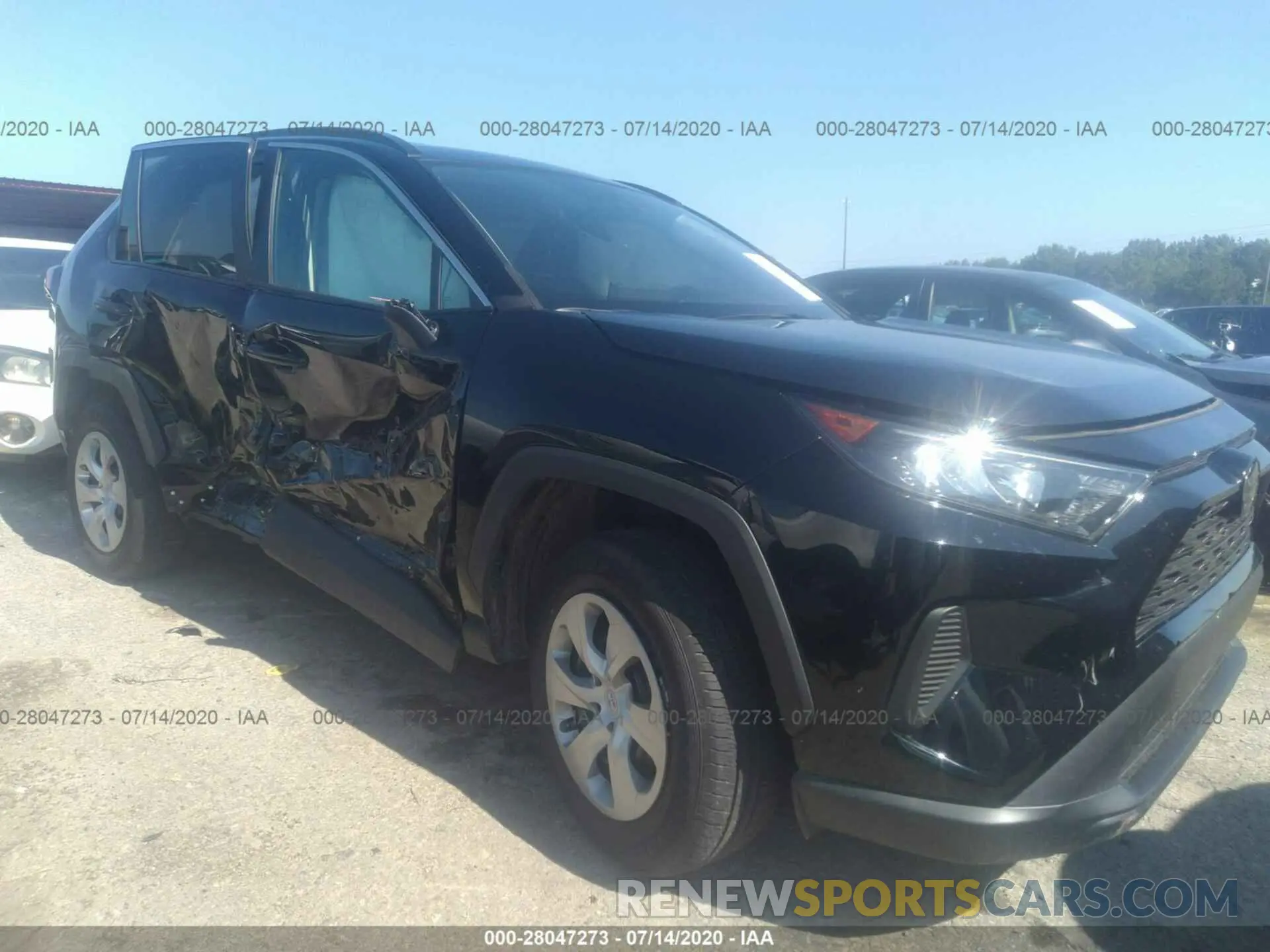 1 Photograph of a damaged car 2T3H1RFV0KC027318 TOYOTA RAV4 2019