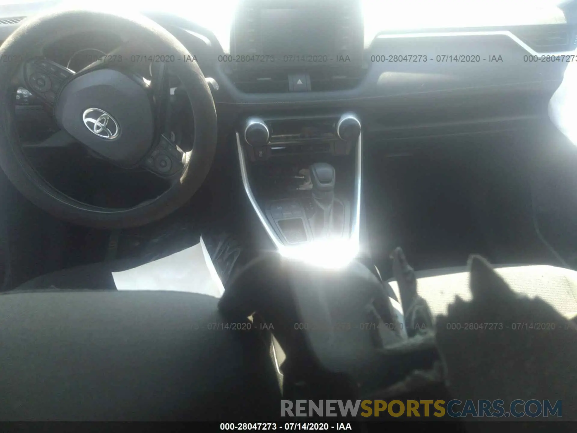 5 Photograph of a damaged car 2T3H1RFV0KC027318 TOYOTA RAV4 2019