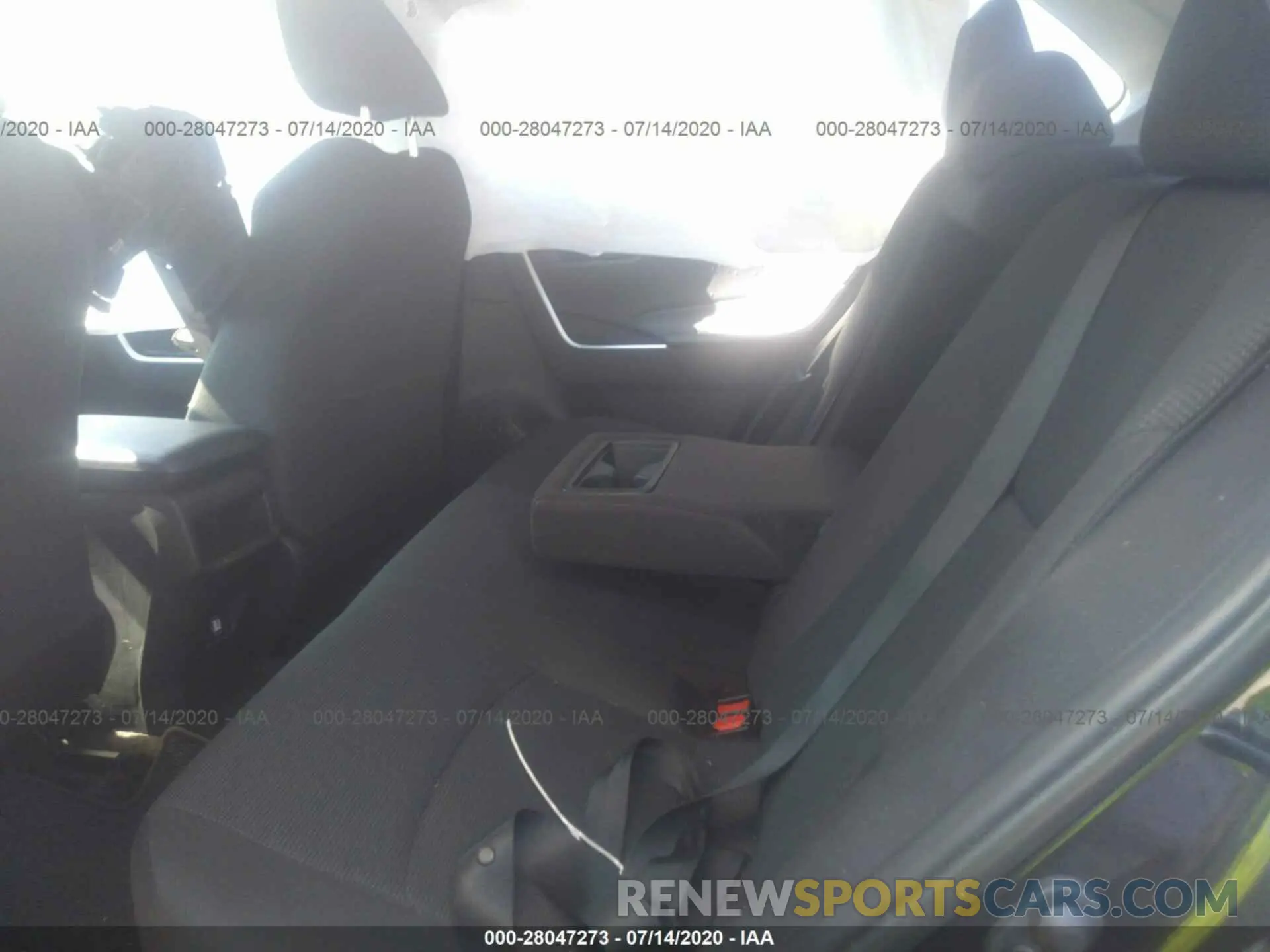 8 Photograph of a damaged car 2T3H1RFV0KC027318 TOYOTA RAV4 2019