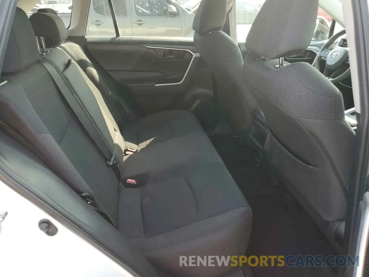 11 Photograph of a damaged car 2T3H1RFV0KW009318 TOYOTA RAV4 2019
