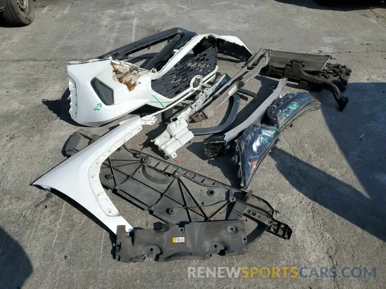 13 Photograph of a damaged car 2T3H1RFV0KW009318 TOYOTA RAV4 2019