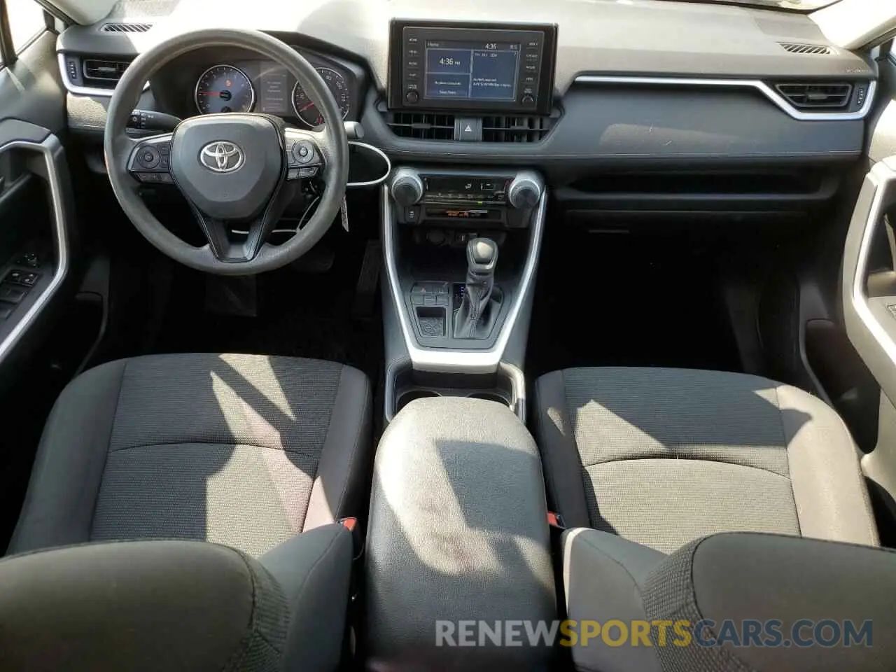 8 Photograph of a damaged car 2T3H1RFV0KW009318 TOYOTA RAV4 2019