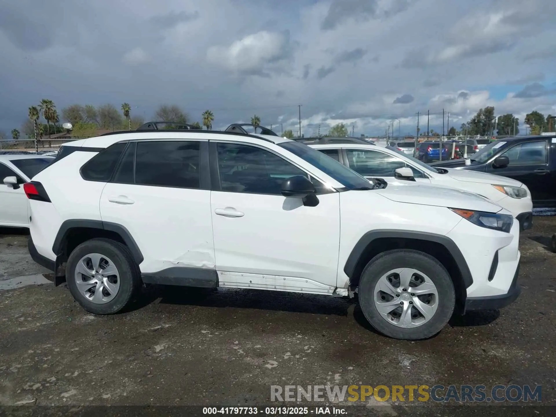 14 Фотография поврежденного автомобиля 2T3H1RFV0KW018309 TOYOTA RAV4 2019