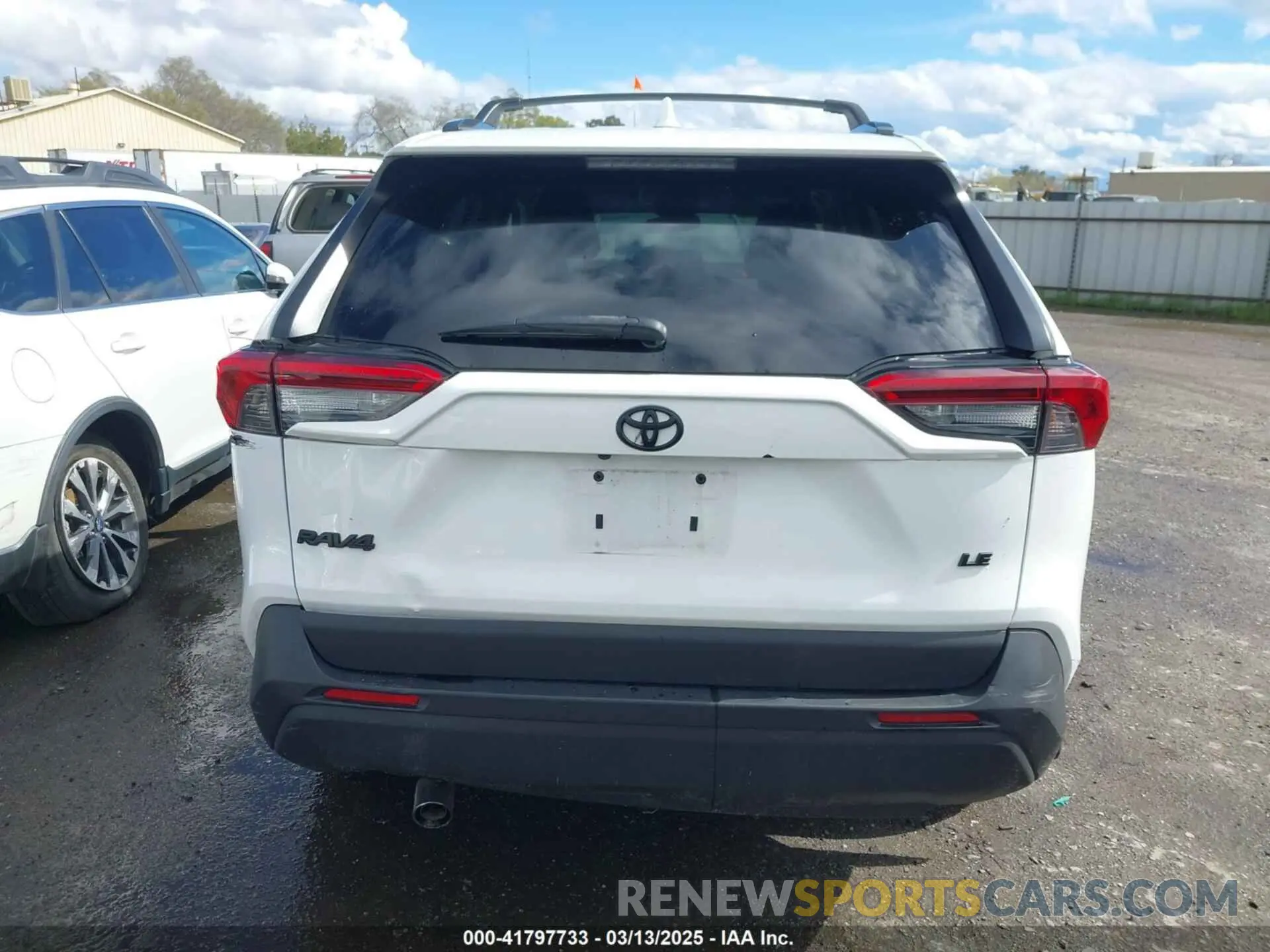 17 Фотография поврежденного автомобиля 2T3H1RFV0KW018309 TOYOTA RAV4 2019