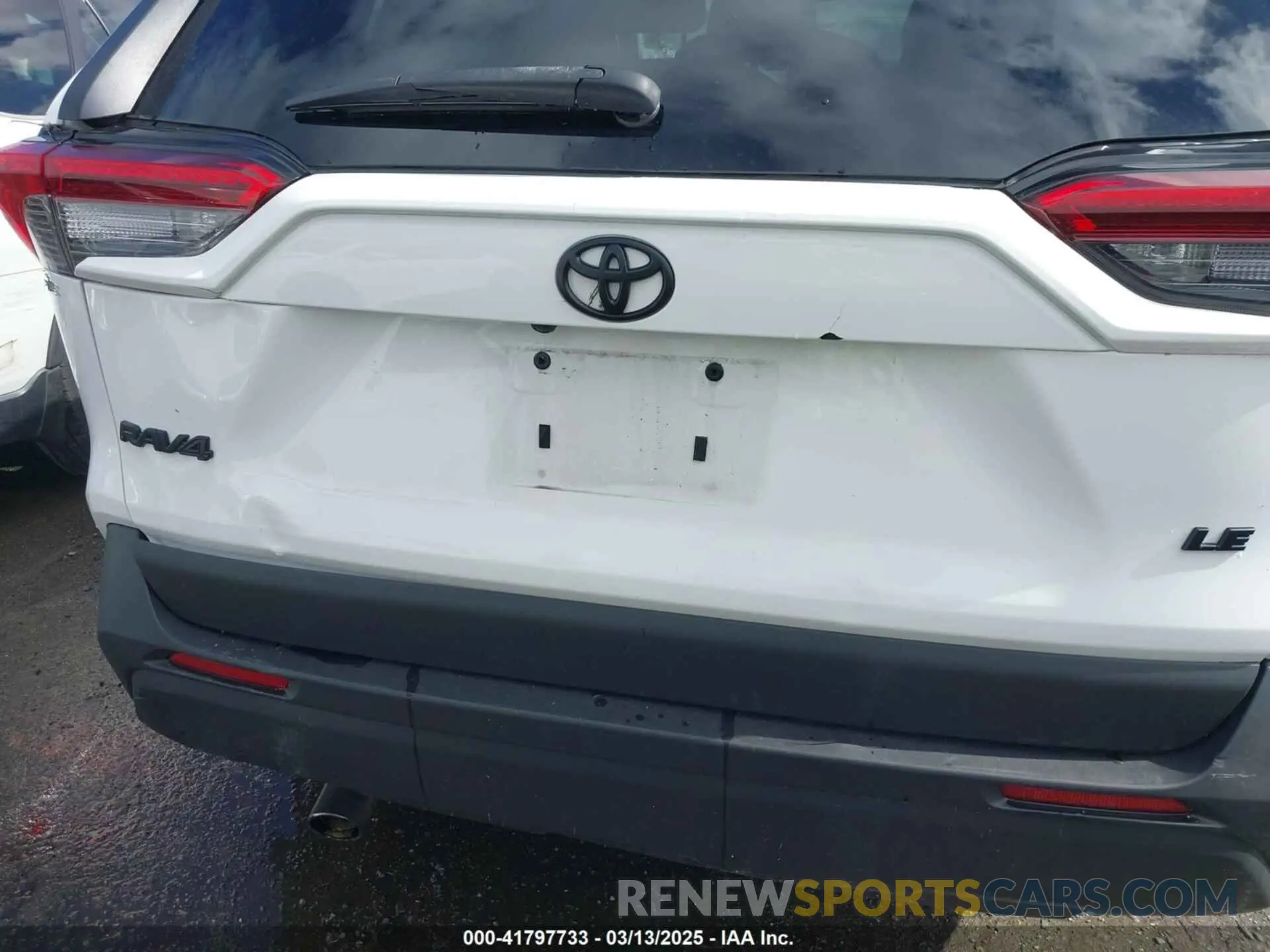18 Фотография поврежденного автомобиля 2T3H1RFV0KW018309 TOYOTA RAV4 2019