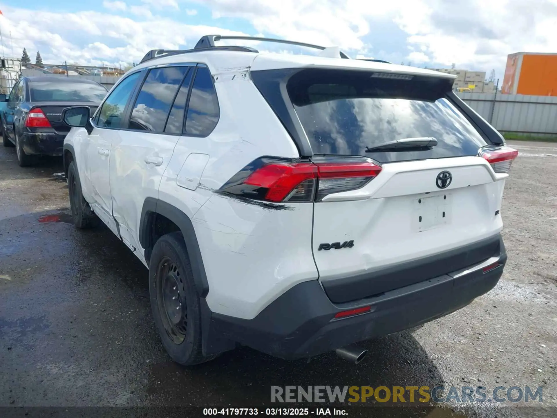 3 Фотография поврежденного автомобиля 2T3H1RFV0KW018309 TOYOTA RAV4 2019