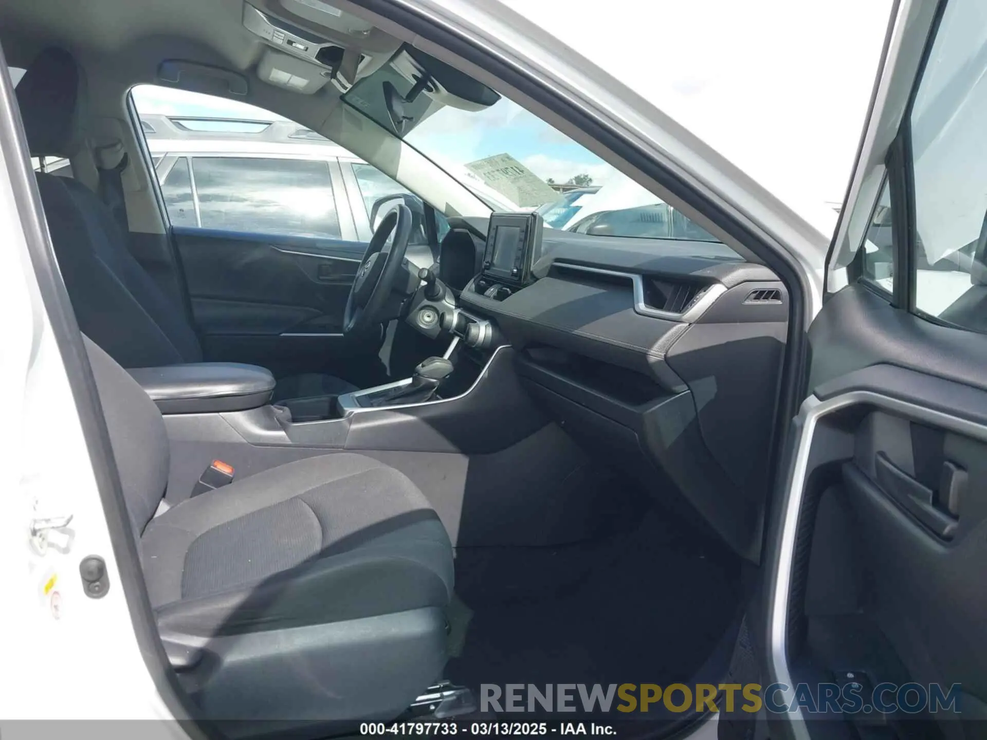 5 Фотография поврежденного автомобиля 2T3H1RFV0KW018309 TOYOTA RAV4 2019