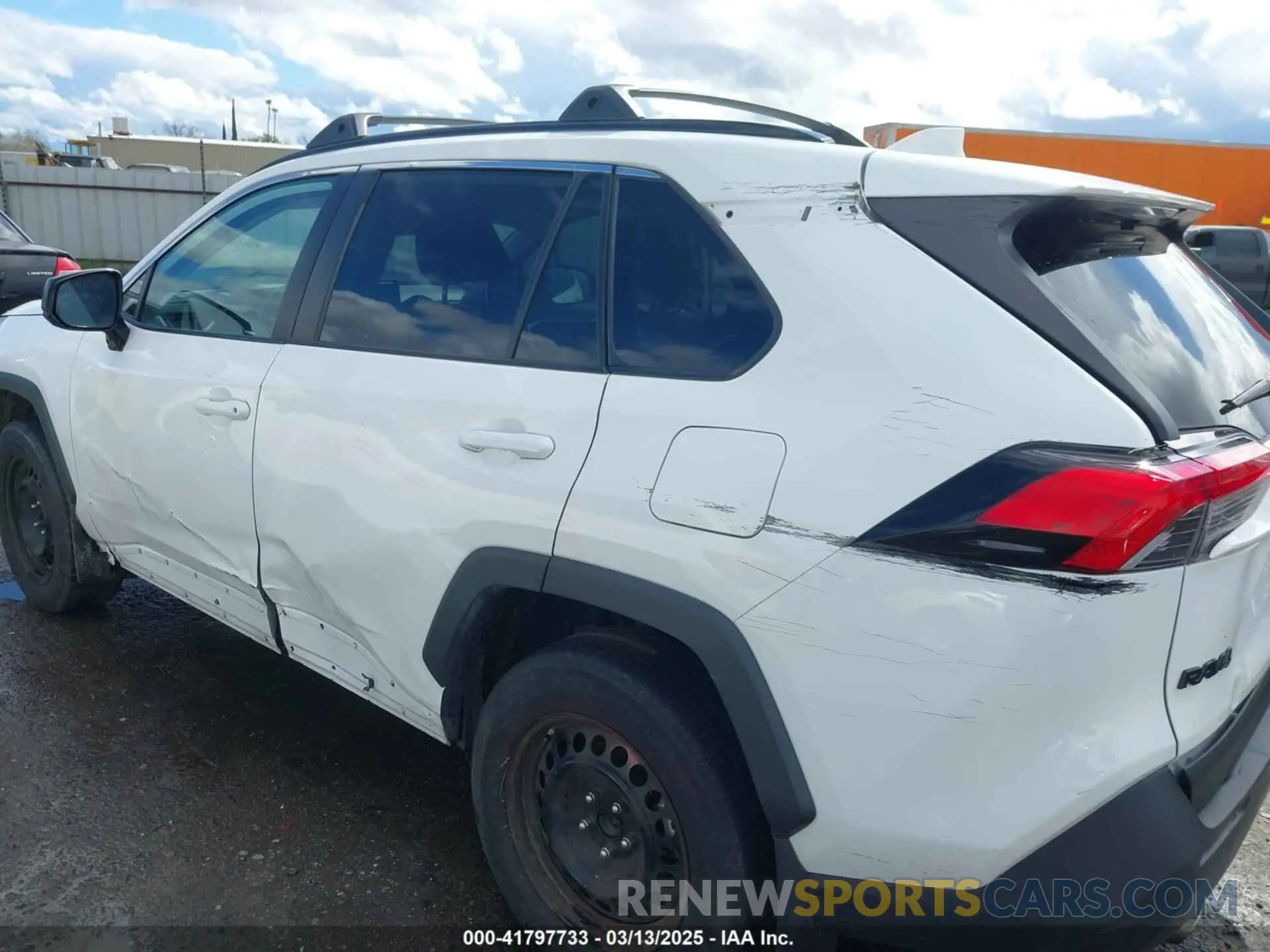 6 Фотография поврежденного автомобиля 2T3H1RFV0KW018309 TOYOTA RAV4 2019