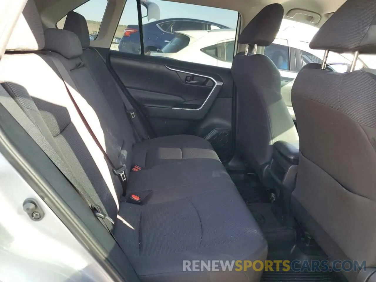 11 Photograph of a damaged car 2T3H1RFV0KW056252 TOYOTA RAV4 2019