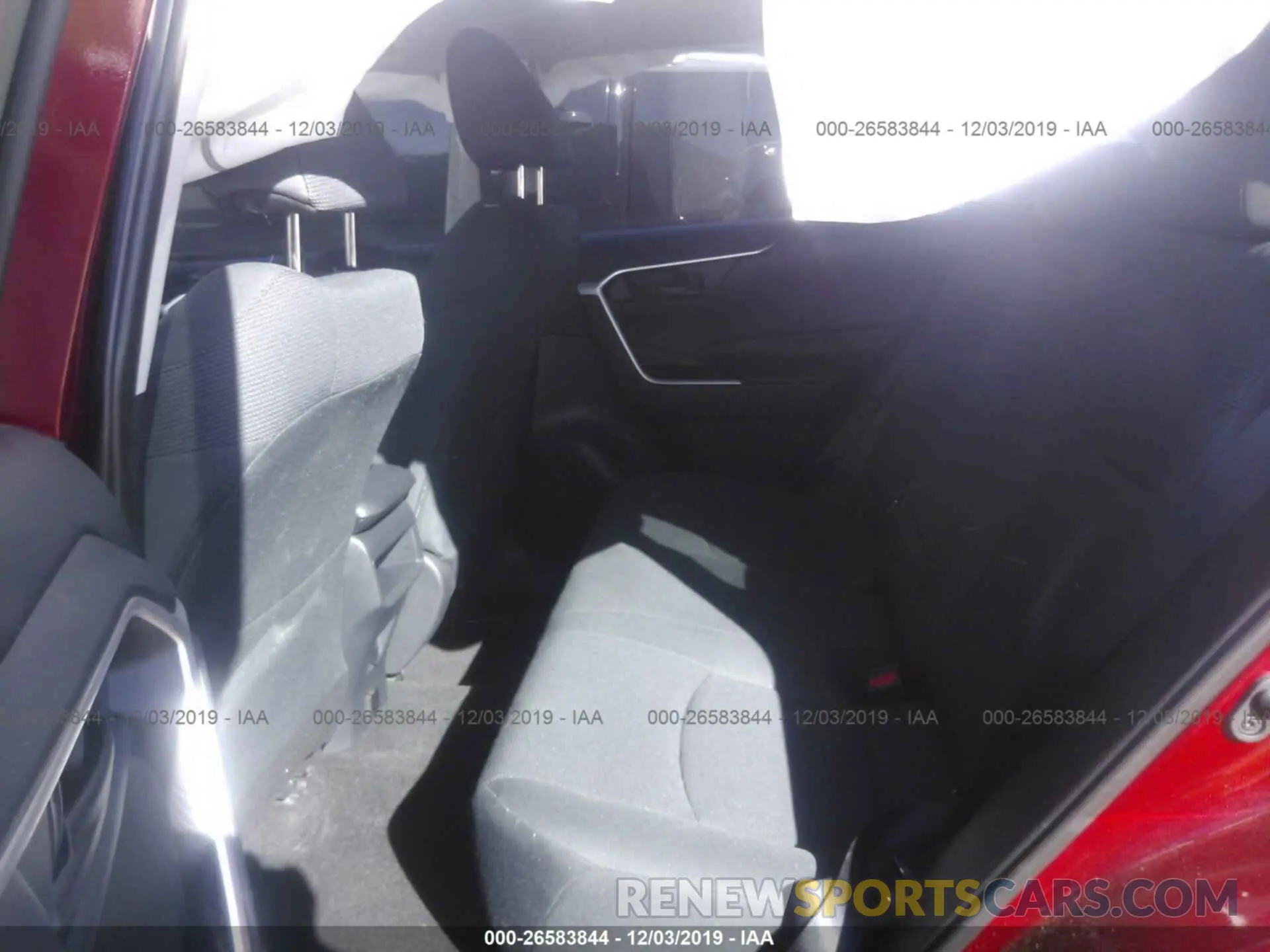 8 Photograph of a damaged car 2T3H1RFV1KC010656 TOYOTA RAV4 2019