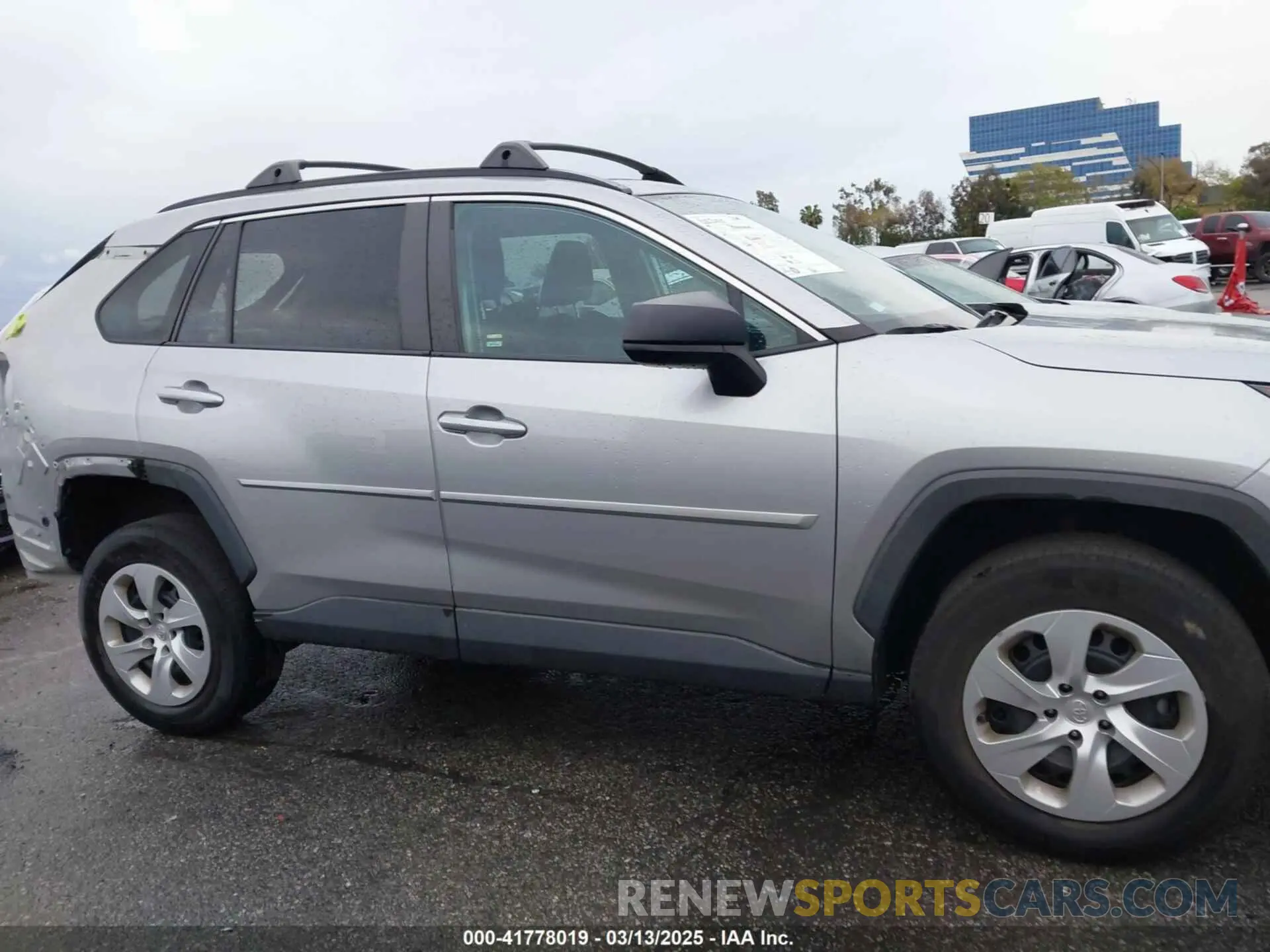 13 Фотография поврежденного автомобиля 2T3H1RFV1KC018336 TOYOTA RAV4 2019