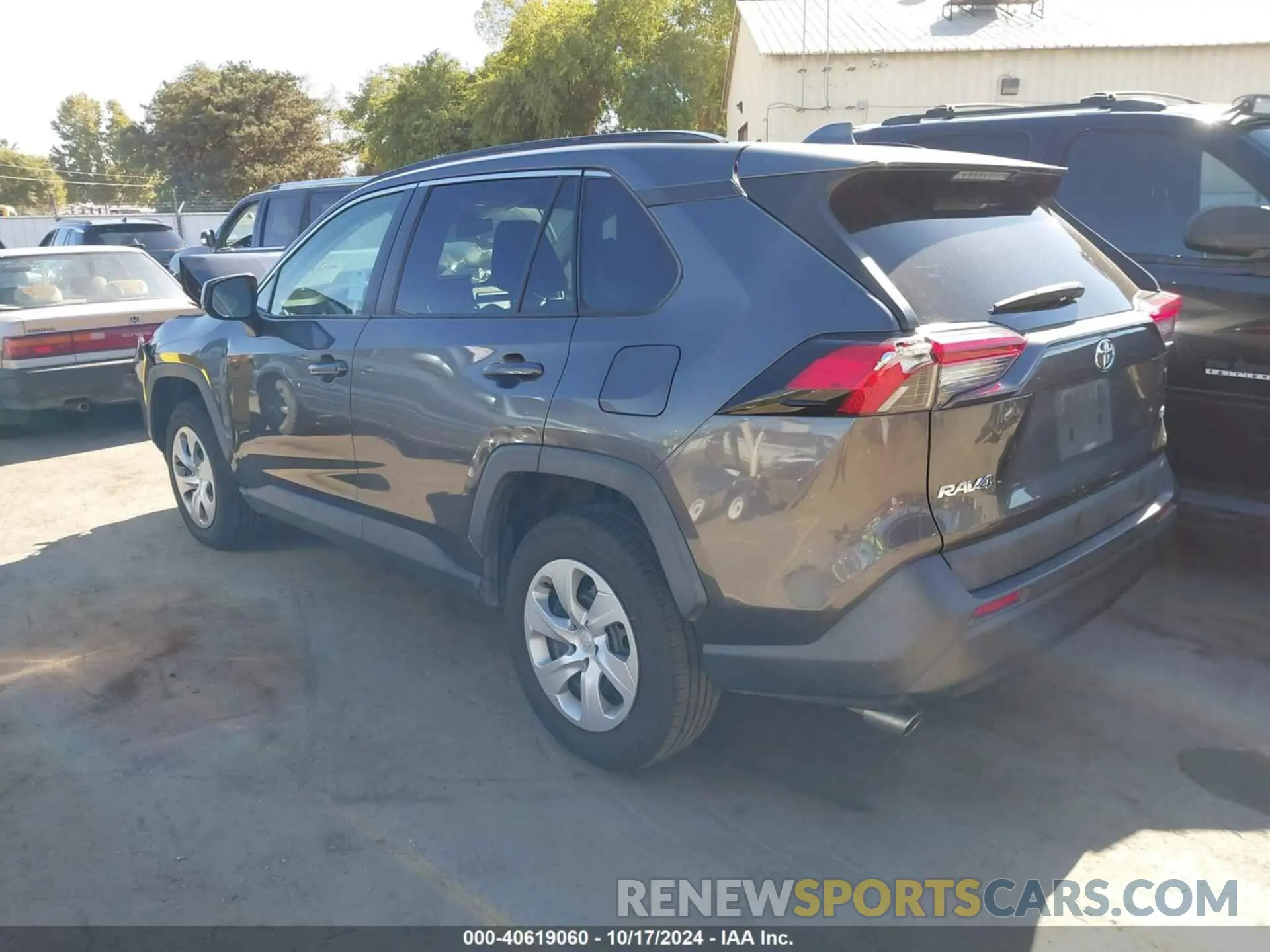 3 Photograph of a damaged car 2T3H1RFV1KW002815 TOYOTA RAV4 2019