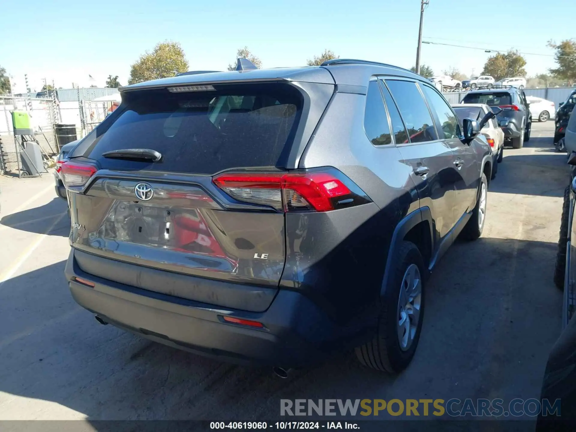 4 Photograph of a damaged car 2T3H1RFV1KW002815 TOYOTA RAV4 2019