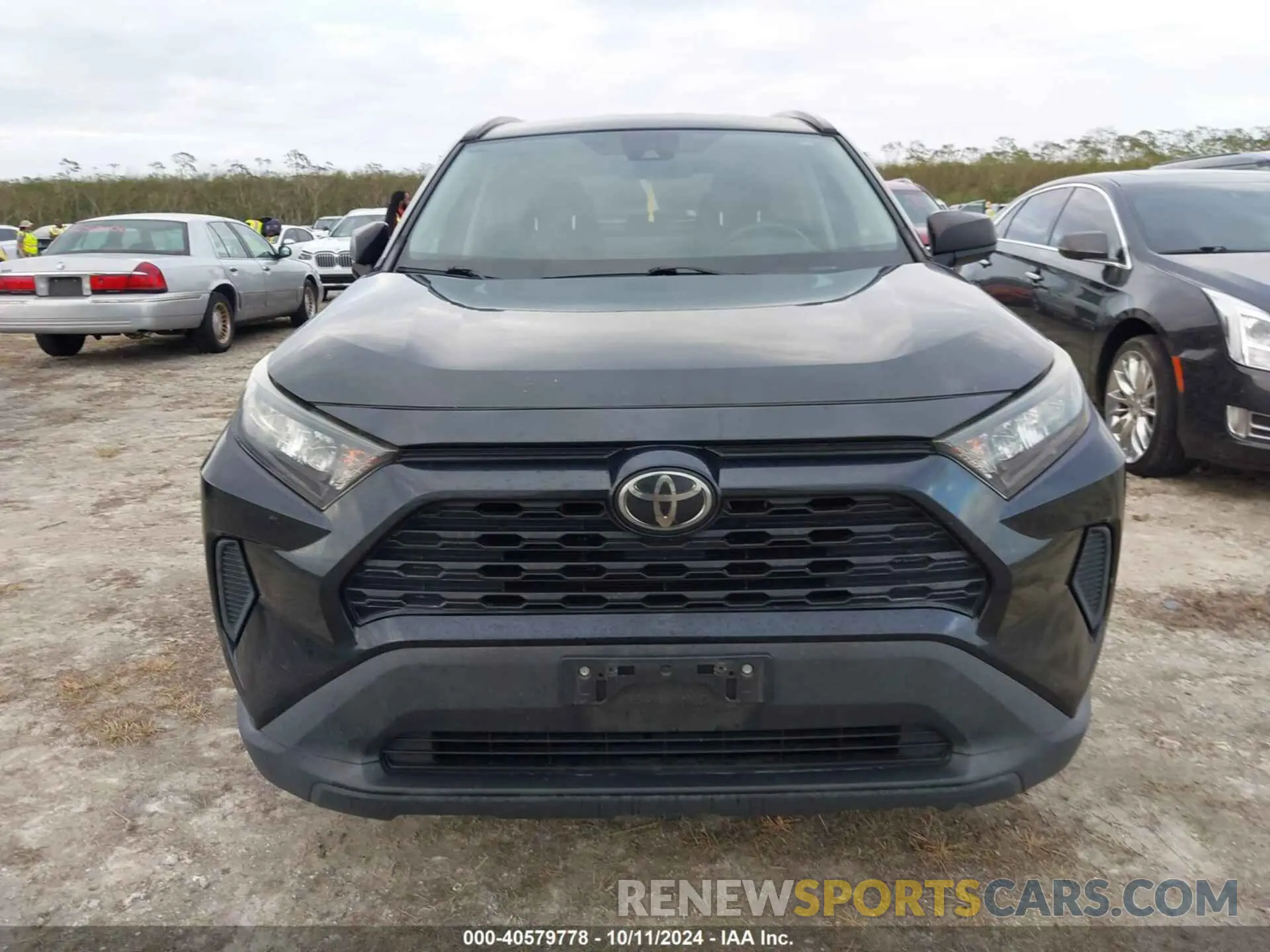 13 Photograph of a damaged car 2T3H1RFV1KW004385 TOYOTA RAV4 2019
