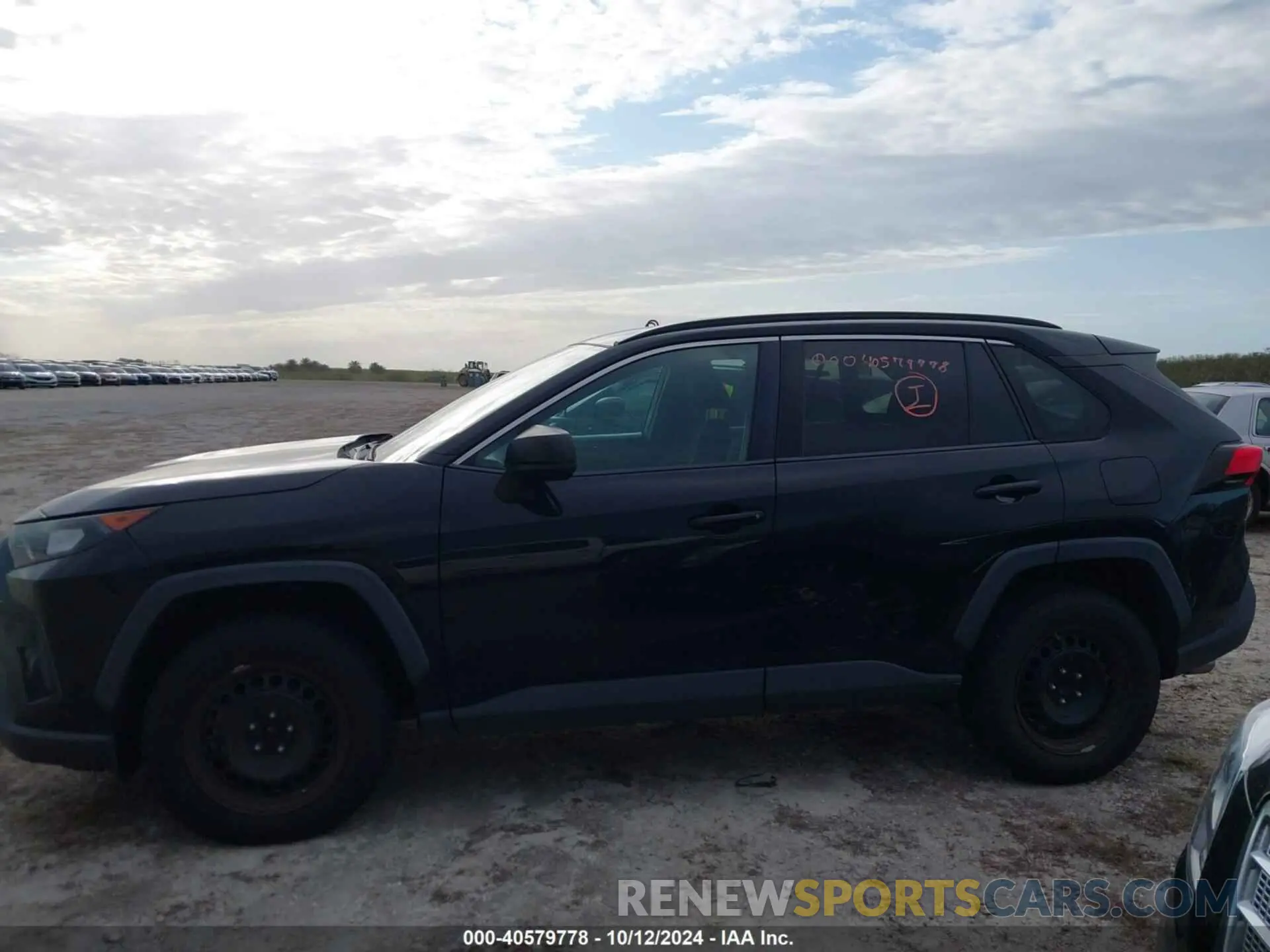 15 Photograph of a damaged car 2T3H1RFV1KW004385 TOYOTA RAV4 2019