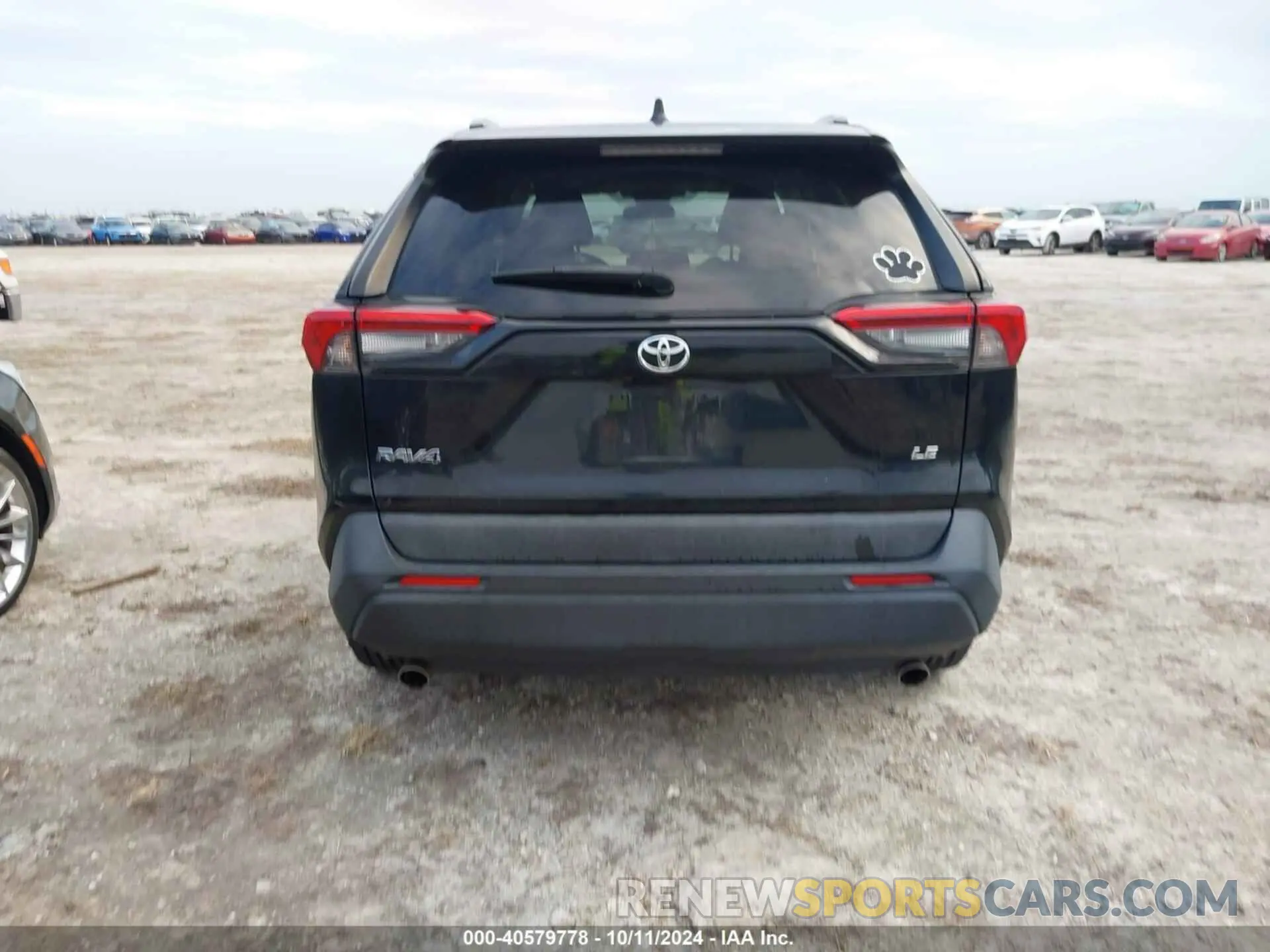 17 Photograph of a damaged car 2T3H1RFV1KW004385 TOYOTA RAV4 2019