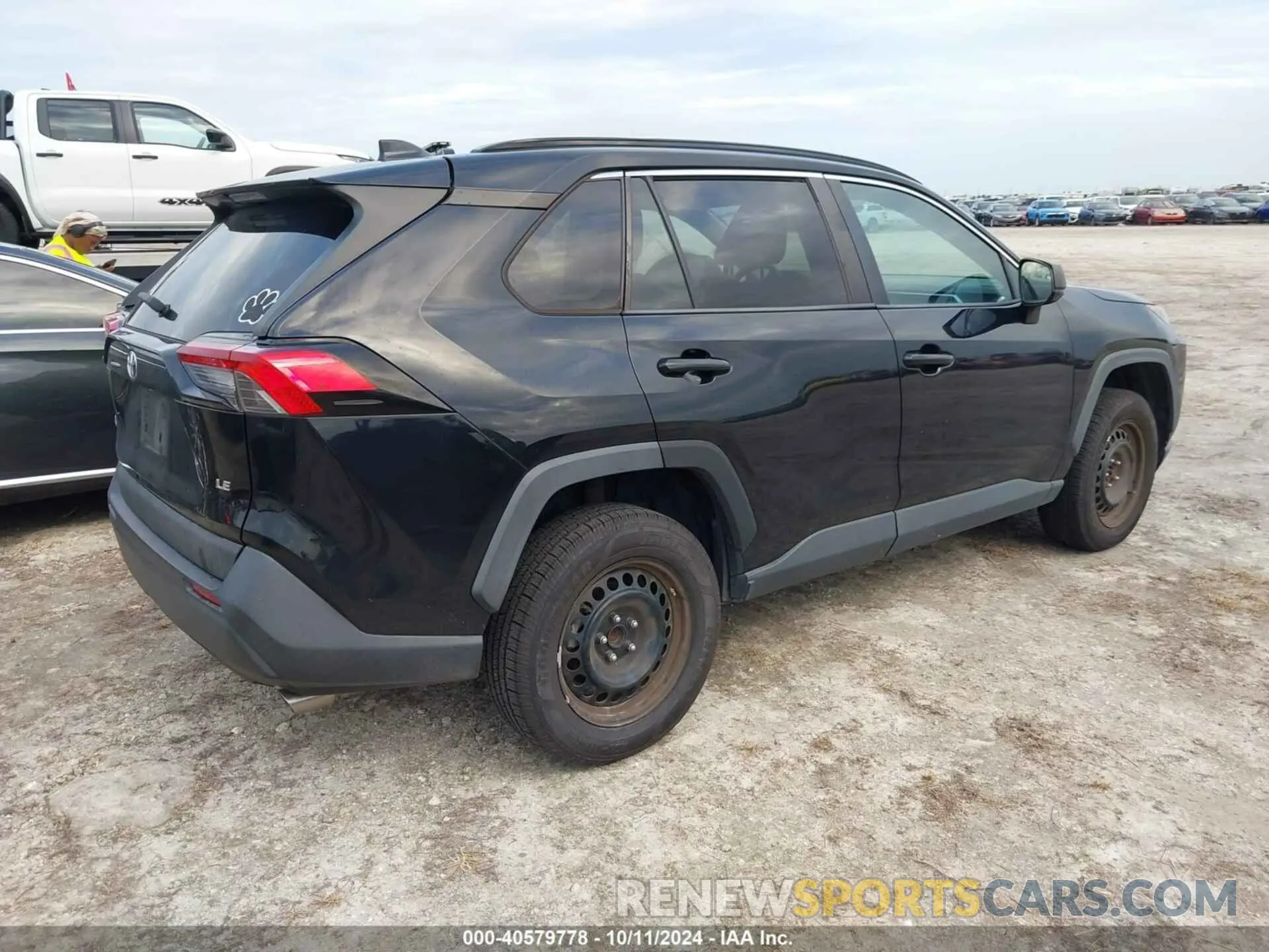 4 Photograph of a damaged car 2T3H1RFV1KW004385 TOYOTA RAV4 2019