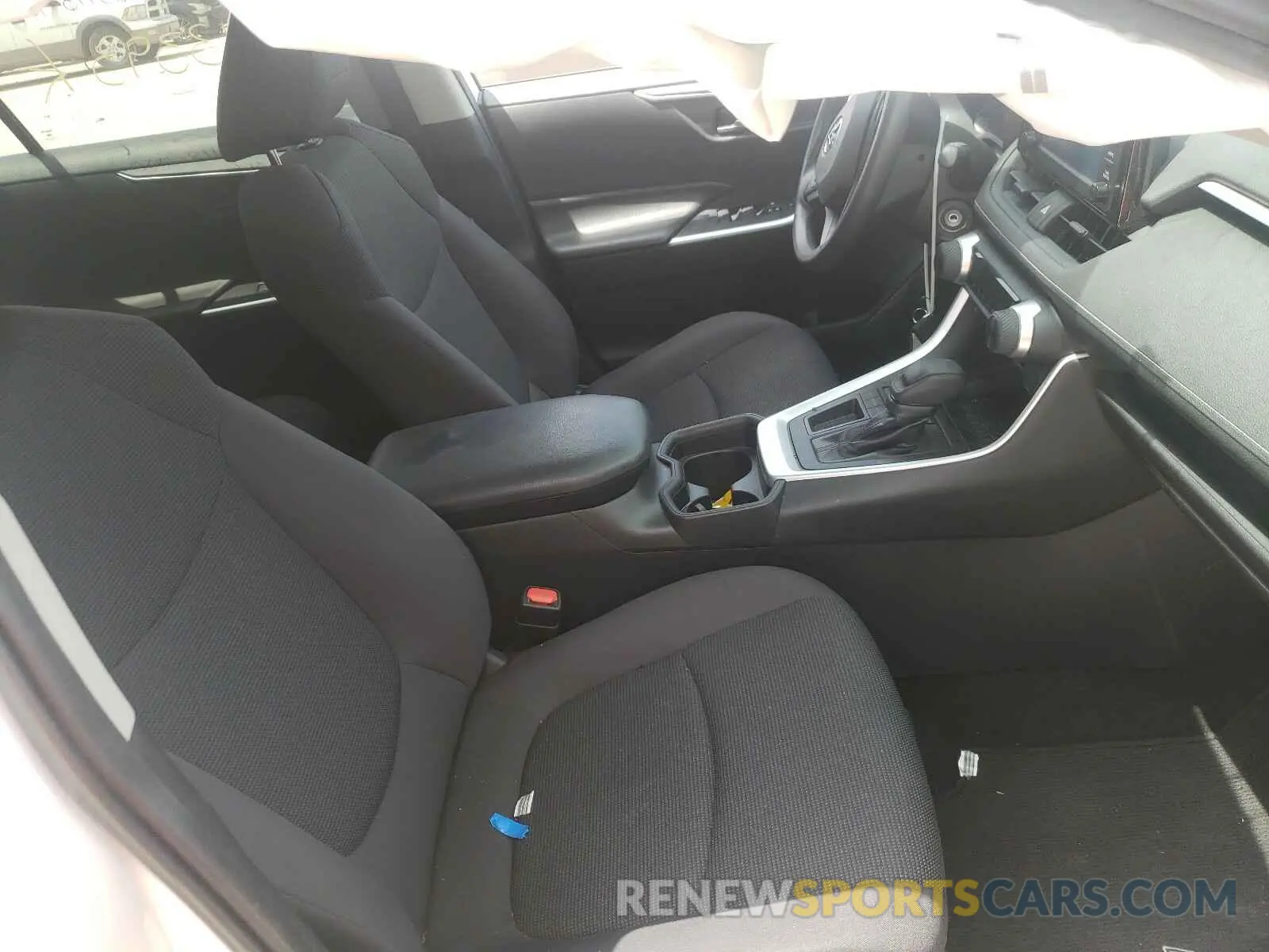5 Photograph of a damaged car 2T3H1RFV1KW013393 TOYOTA RAV4 2019