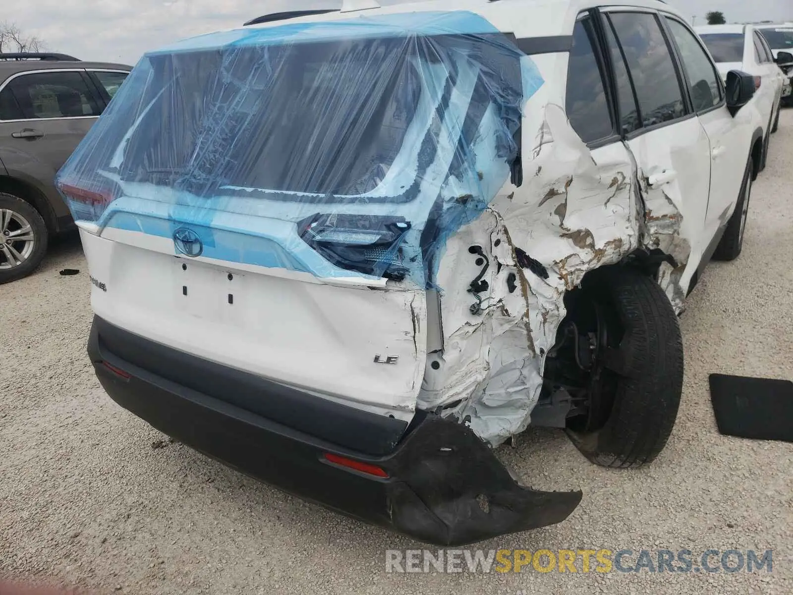 9 Photograph of a damaged car 2T3H1RFV1KW013393 TOYOTA RAV4 2019