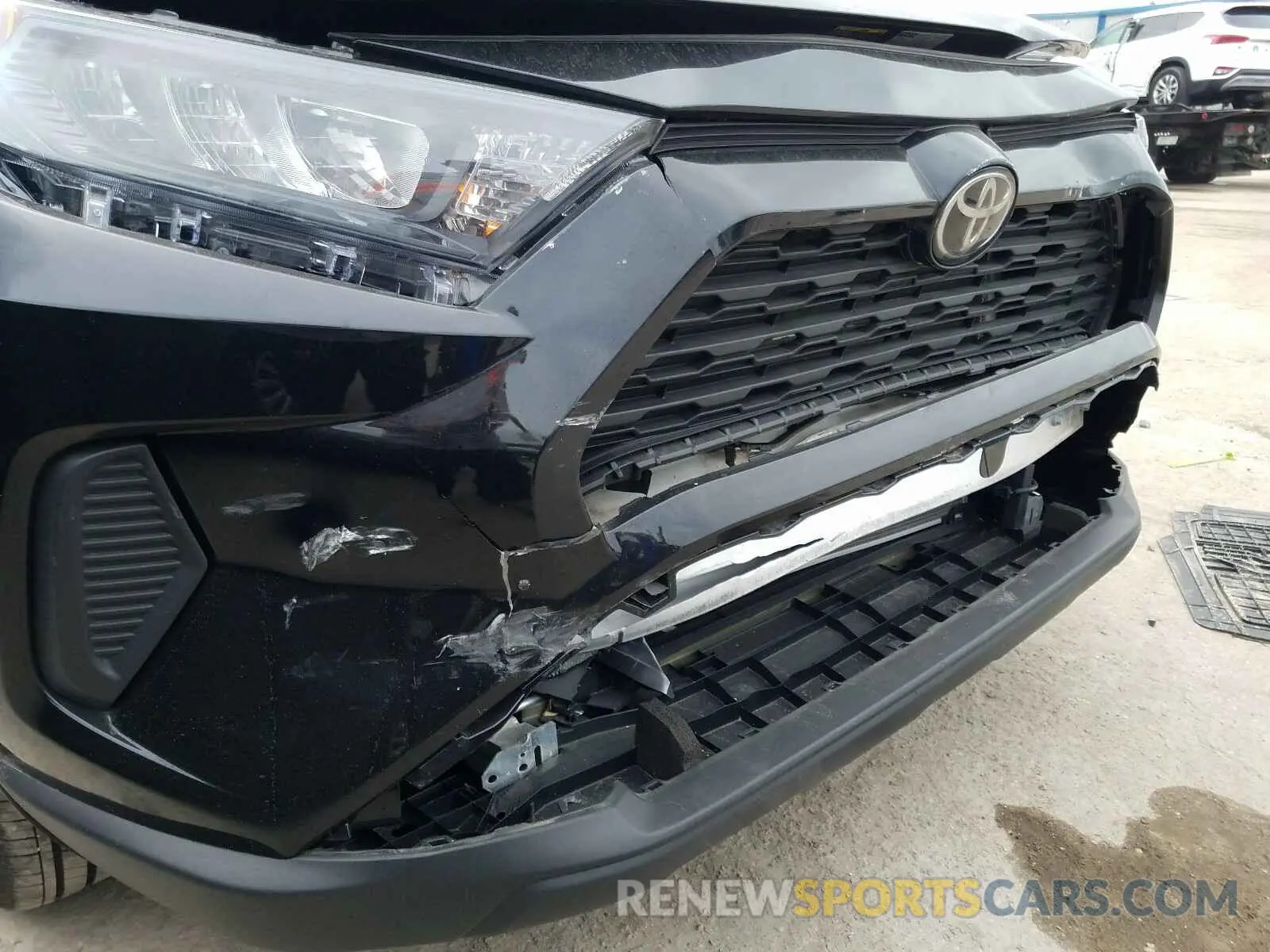 9 Photograph of a damaged car 2T3H1RFV1KW051870 TOYOTA RAV4 2019