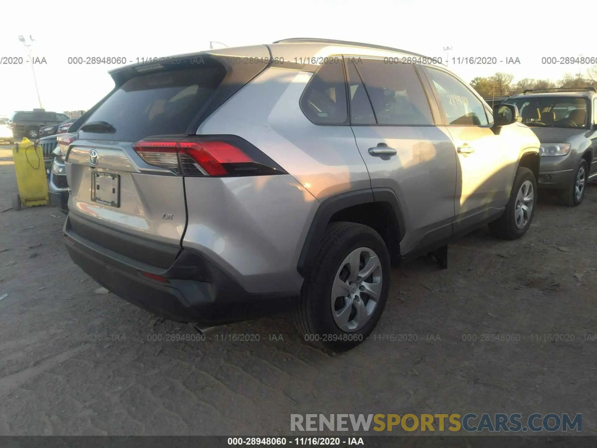 4 Photograph of a damaged car 2T3H1RFV3KC023604 TOYOTA RAV4 2019