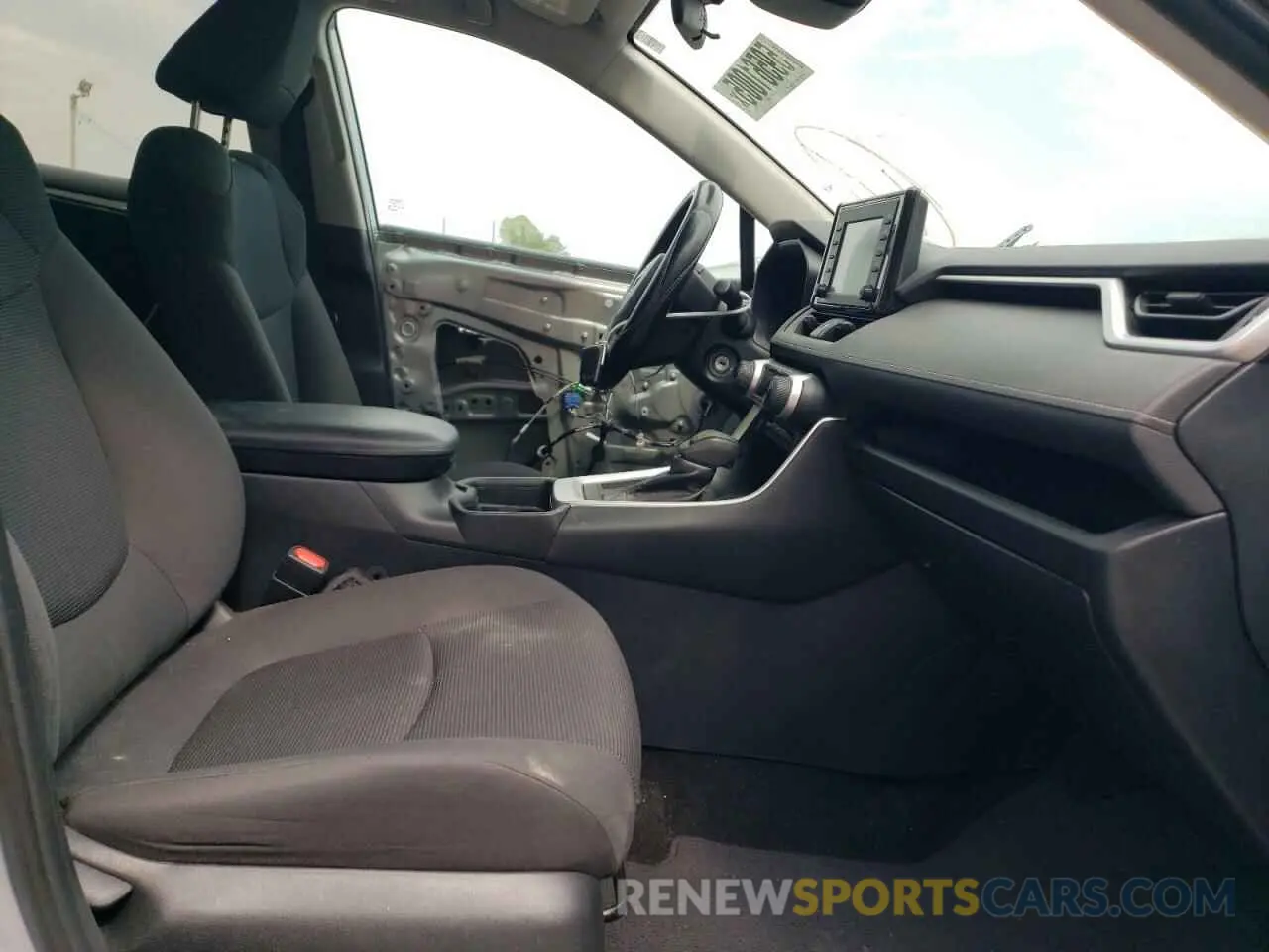 7 Photograph of a damaged car 2T3H1RFV3KW034794 TOYOTA RAV4 2019