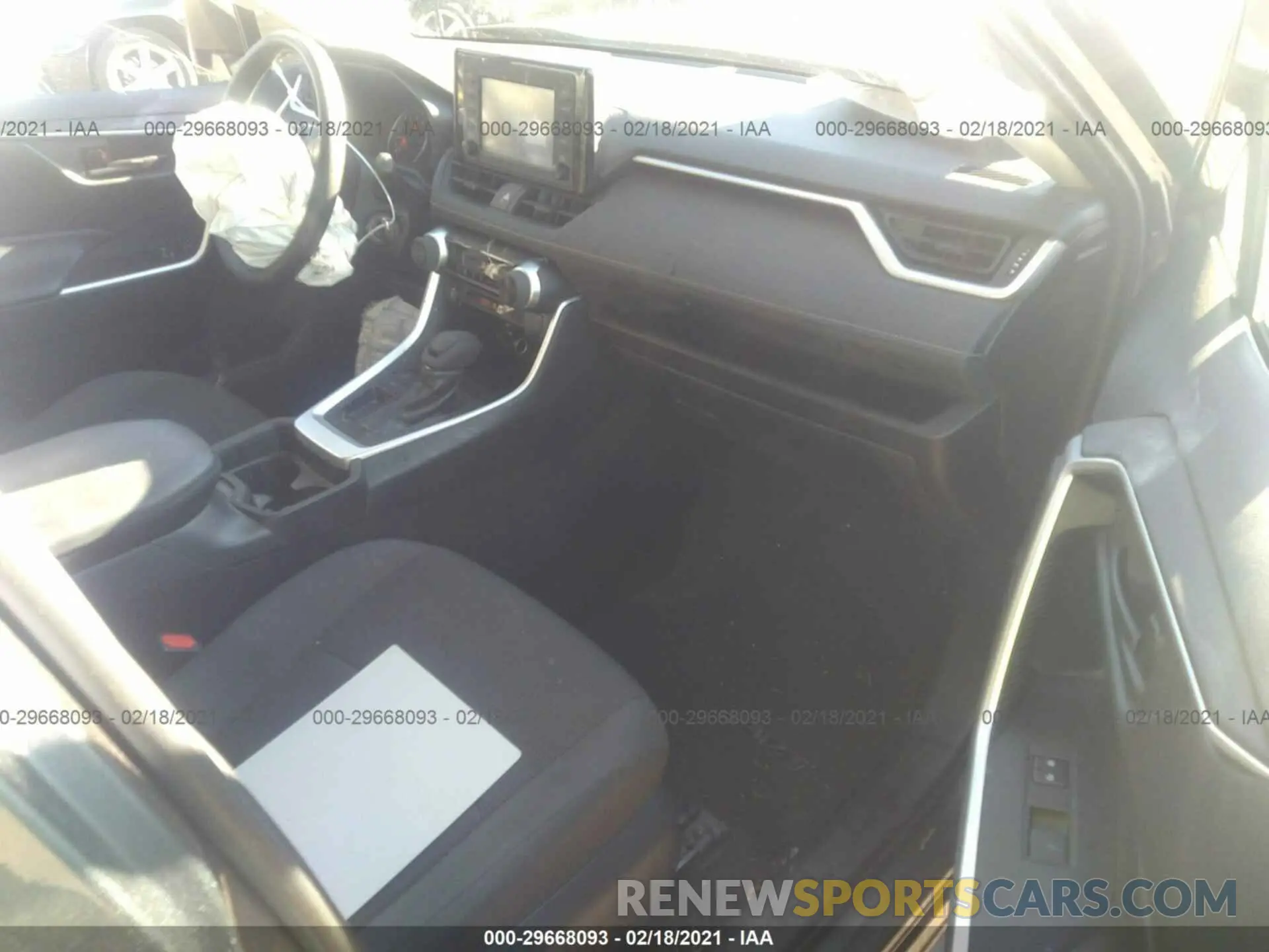 5 Photograph of a damaged car 2T3H1RFV4KC009677 TOYOTA RAV4 2019