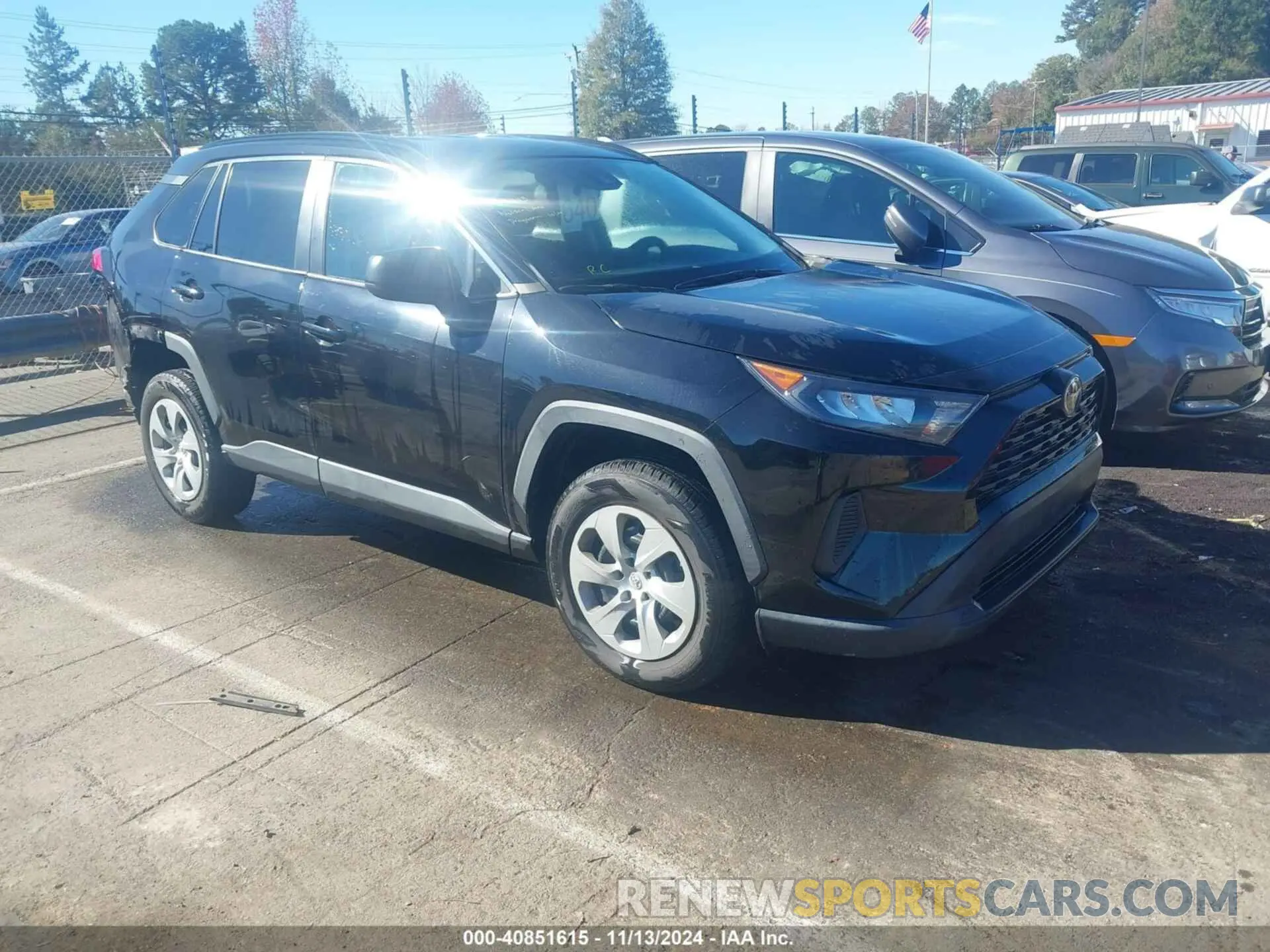 1 Photograph of a damaged car 2T3H1RFV4KC019044 TOYOTA RAV4 2019