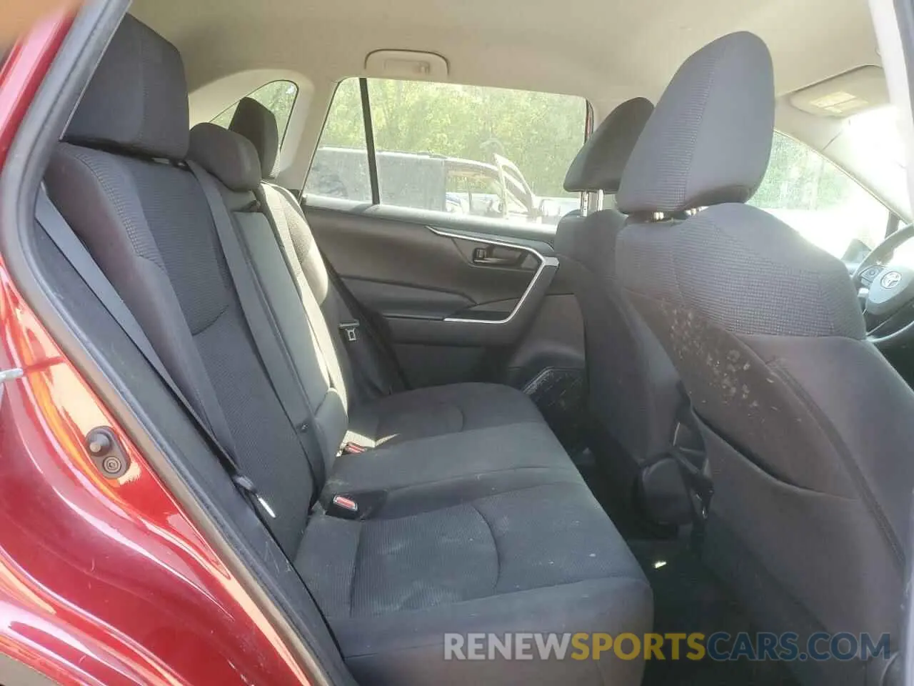 11 Photograph of a damaged car 2T3H1RFV4KC019710 TOYOTA RAV4 2019