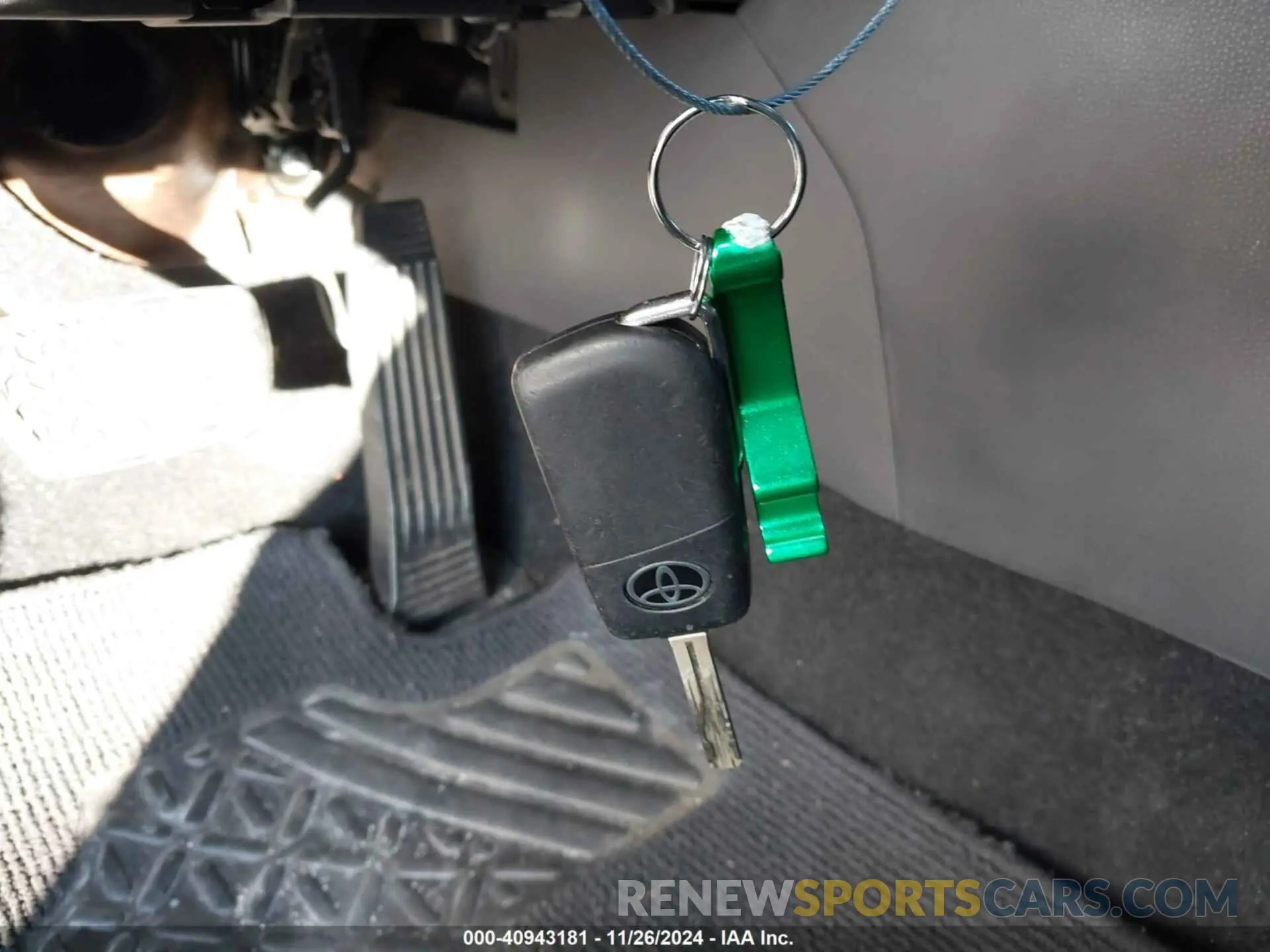 11 Photograph of a damaged car 2T3H1RFV4KW042659 TOYOTA RAV4 2019