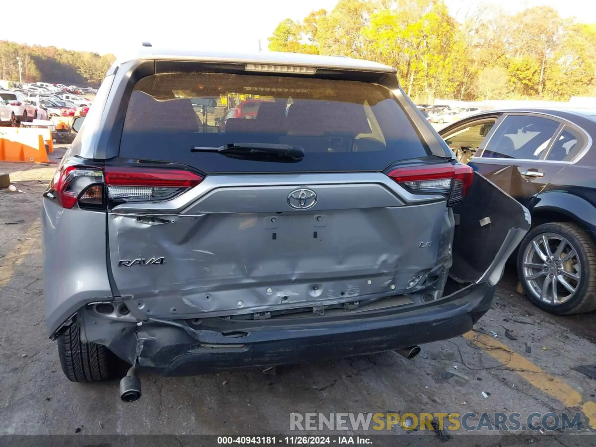 16 Photograph of a damaged car 2T3H1RFV4KW042659 TOYOTA RAV4 2019