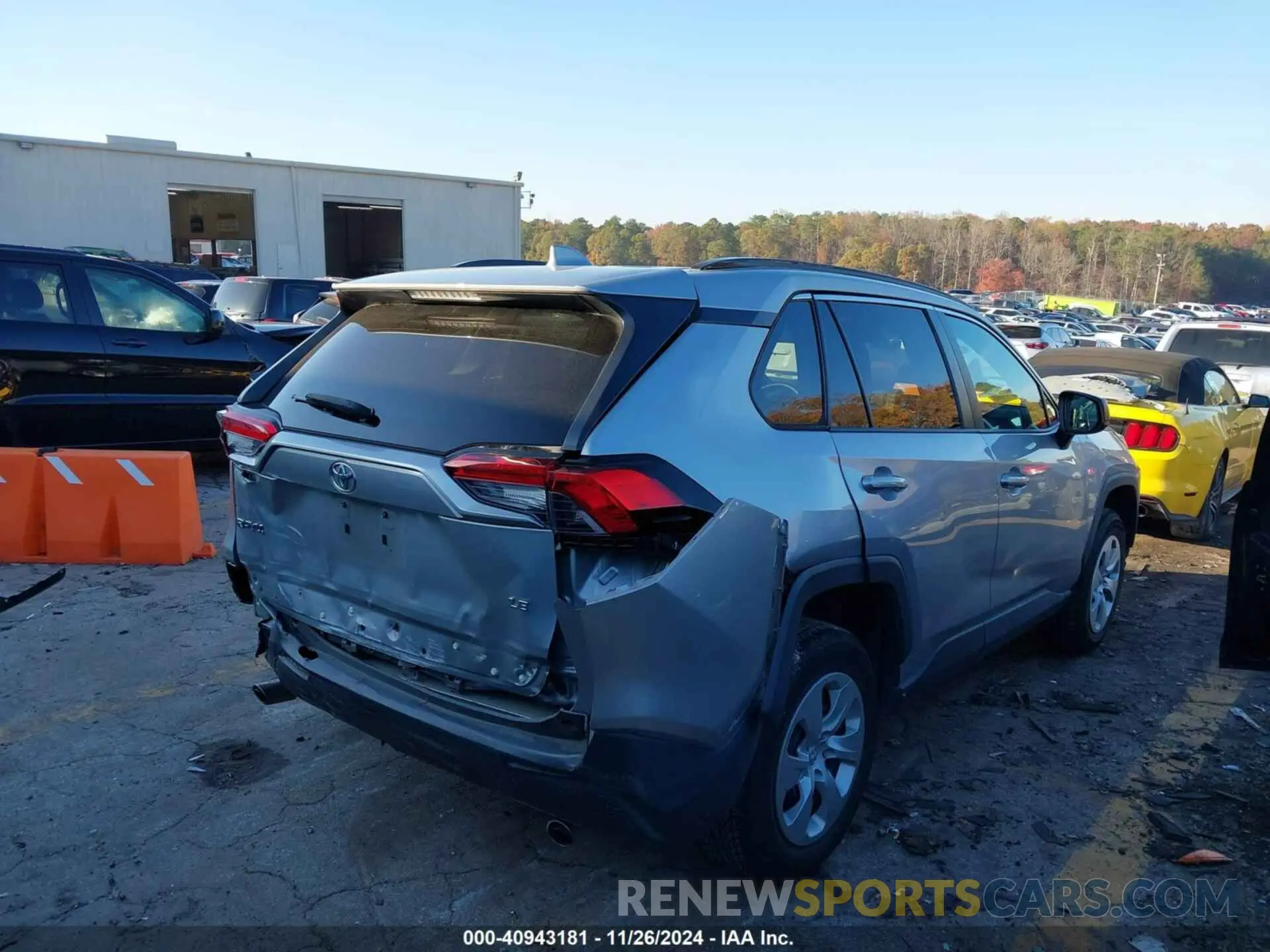 4 Photograph of a damaged car 2T3H1RFV4KW042659 TOYOTA RAV4 2019