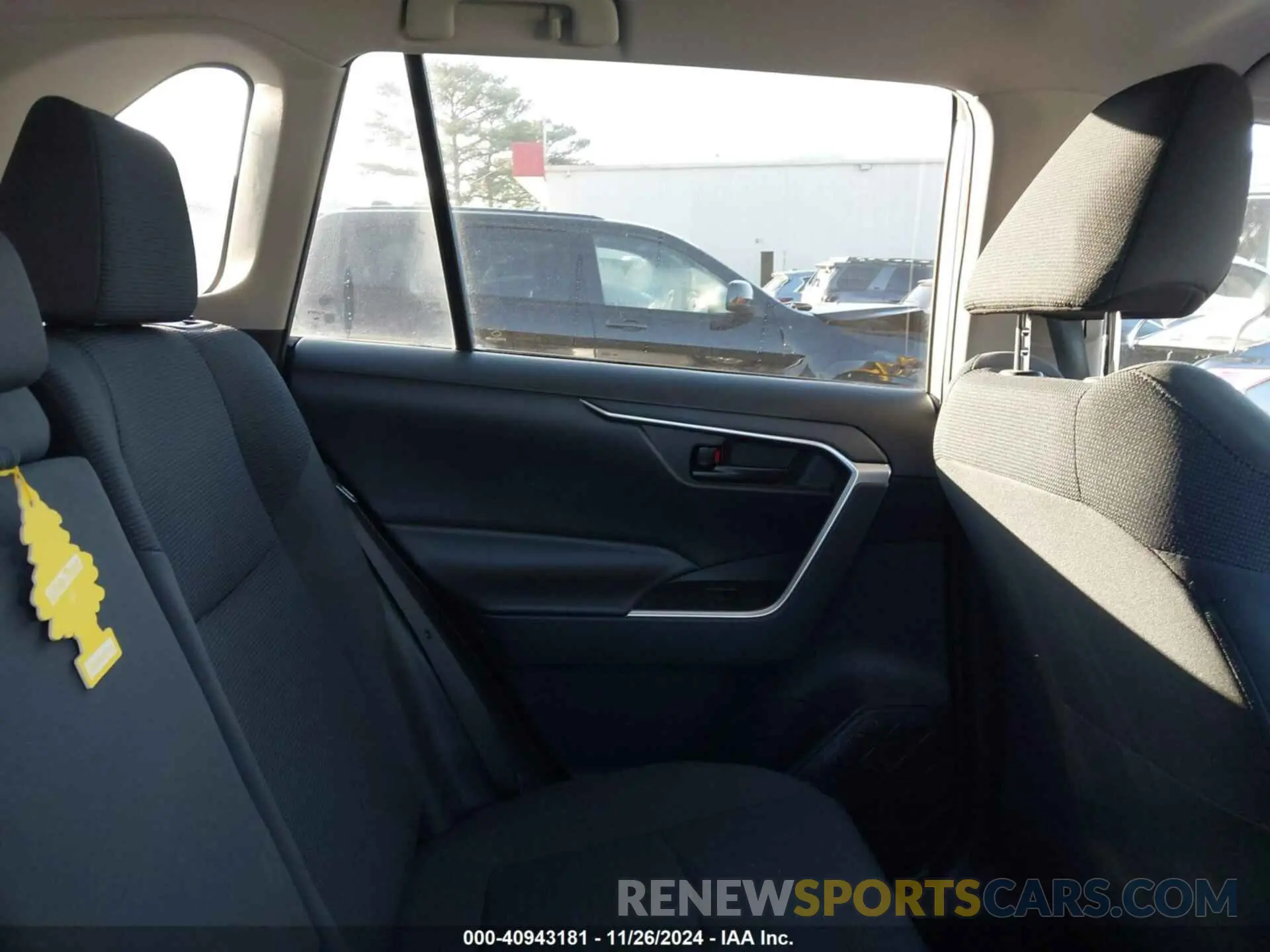8 Photograph of a damaged car 2T3H1RFV4KW042659 TOYOTA RAV4 2019