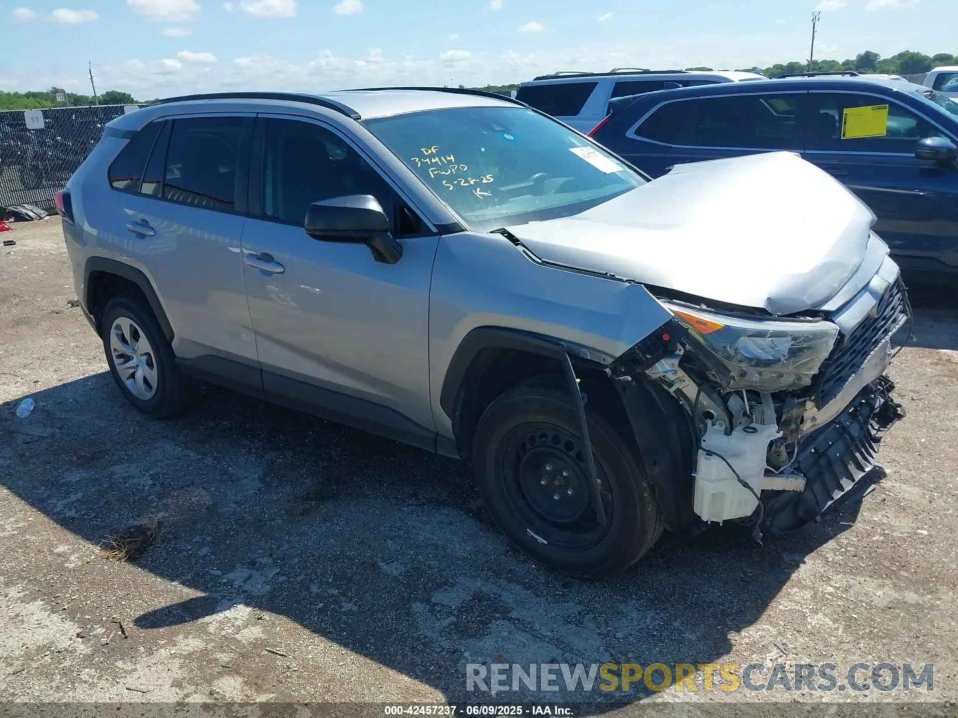 1 Photograph of a damaged car 2T3H1RFV5KC003323 TOYOTA RAV4 2019