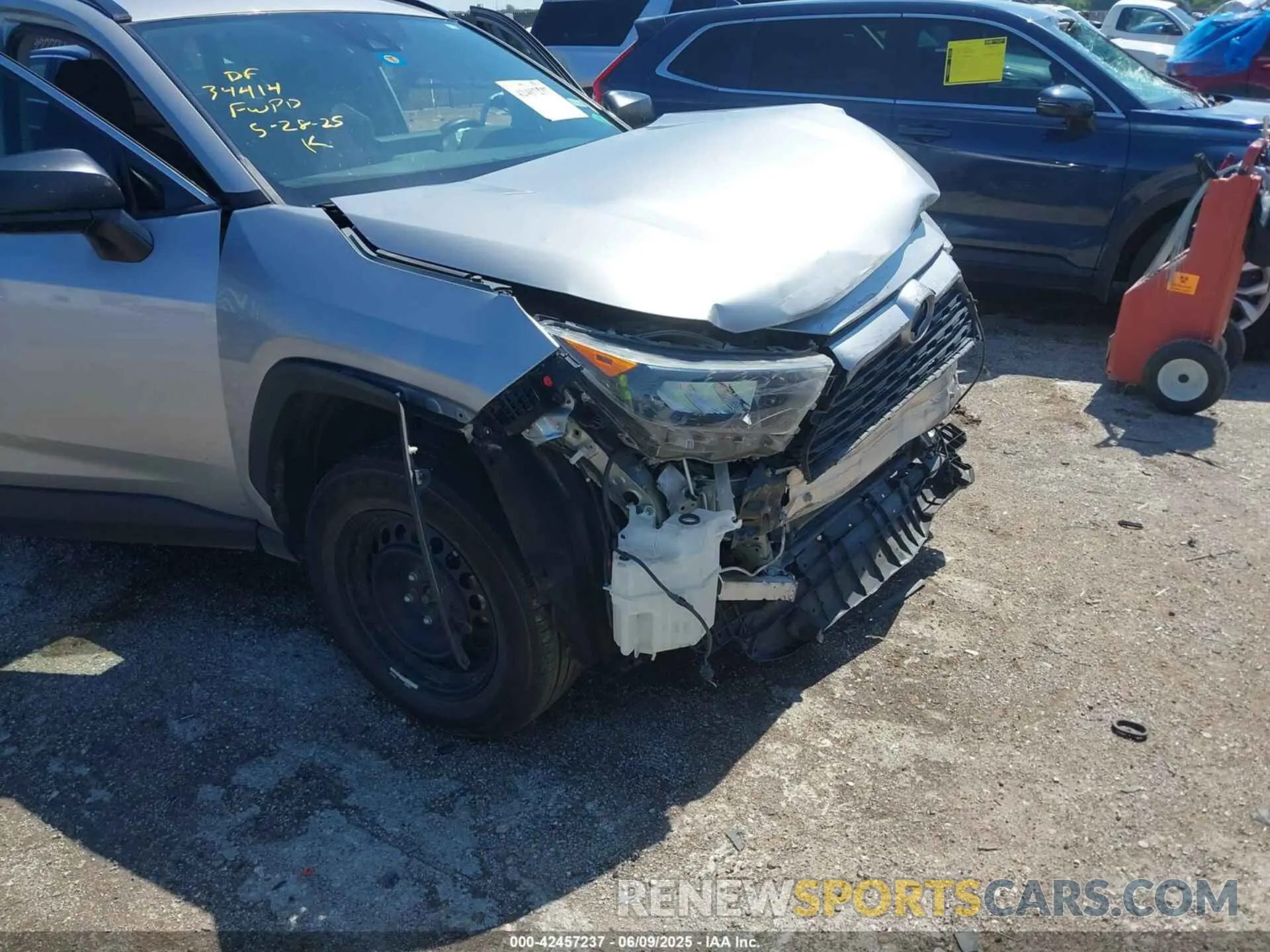 6 Photograph of a damaged car 2T3H1RFV5KC003323 TOYOTA RAV4 2019