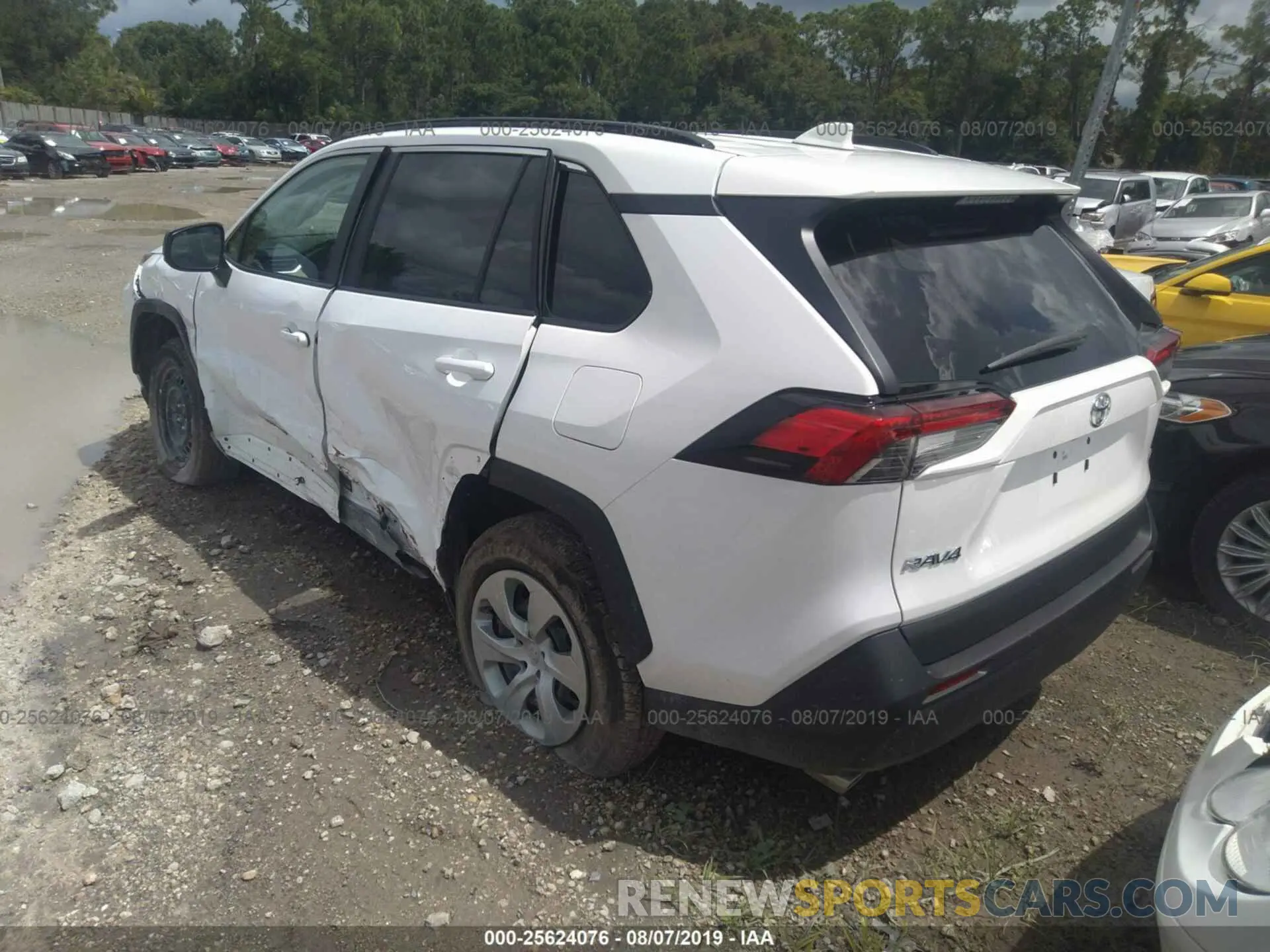3 Photograph of a damaged car 2T3H1RFV5KC010269 TOYOTA RAV4 2019