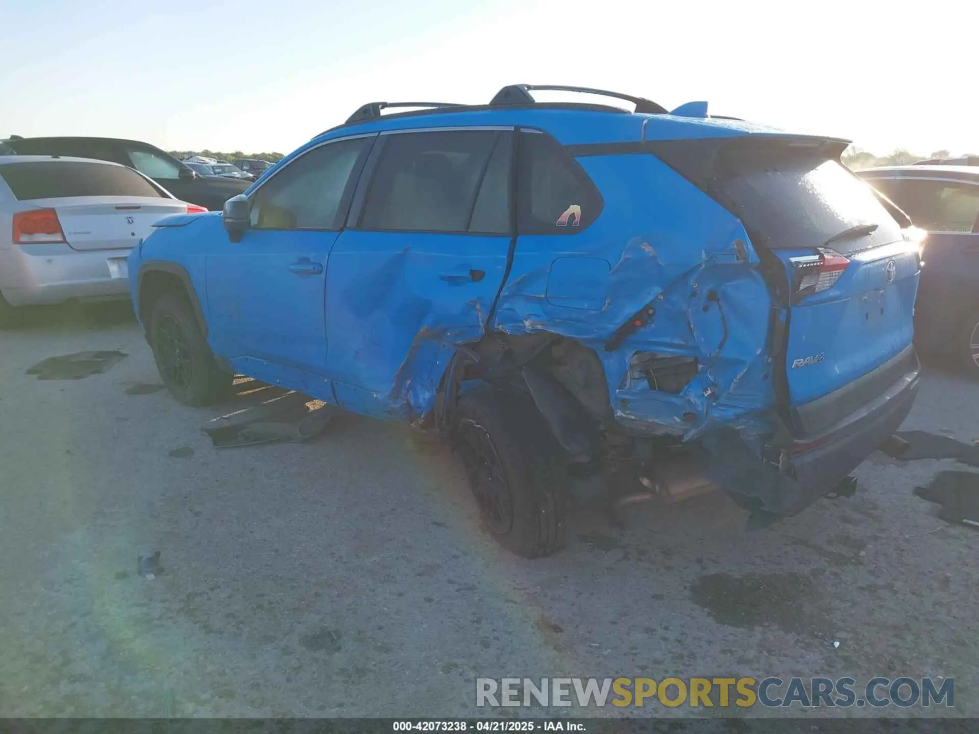 3 Фотография поврежденного автомобиля 2T3H1RFV5KW034652 TOYOTA RAV4 2019