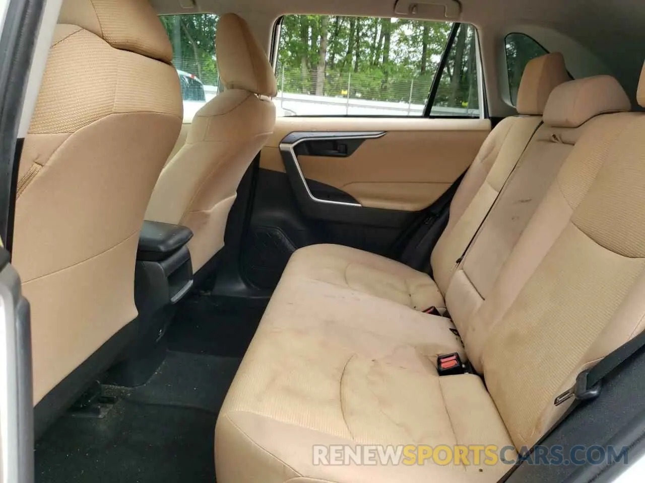 11 Photograph of a damaged car 2T3H1RFV5KW057543 TOYOTA RAV4 2019