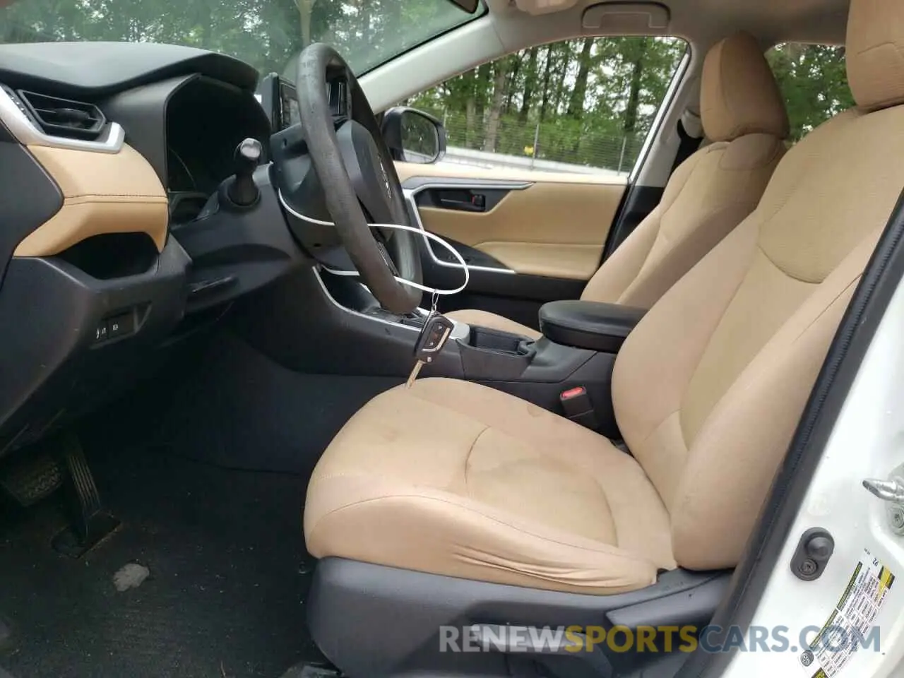 7 Photograph of a damaged car 2T3H1RFV5KW057543 TOYOTA RAV4 2019
