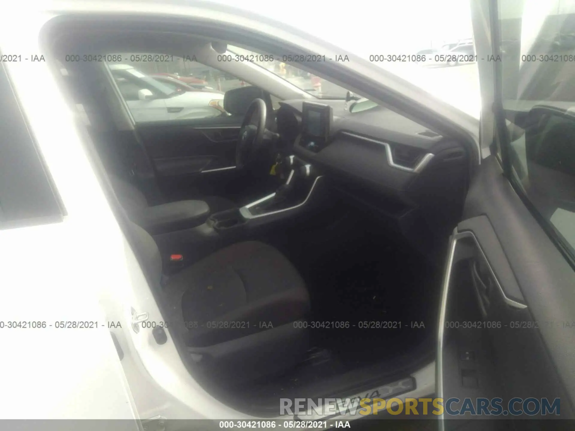 5 Photograph of a damaged car 2T3H1RFV6KC003735 TOYOTA RAV4 2019