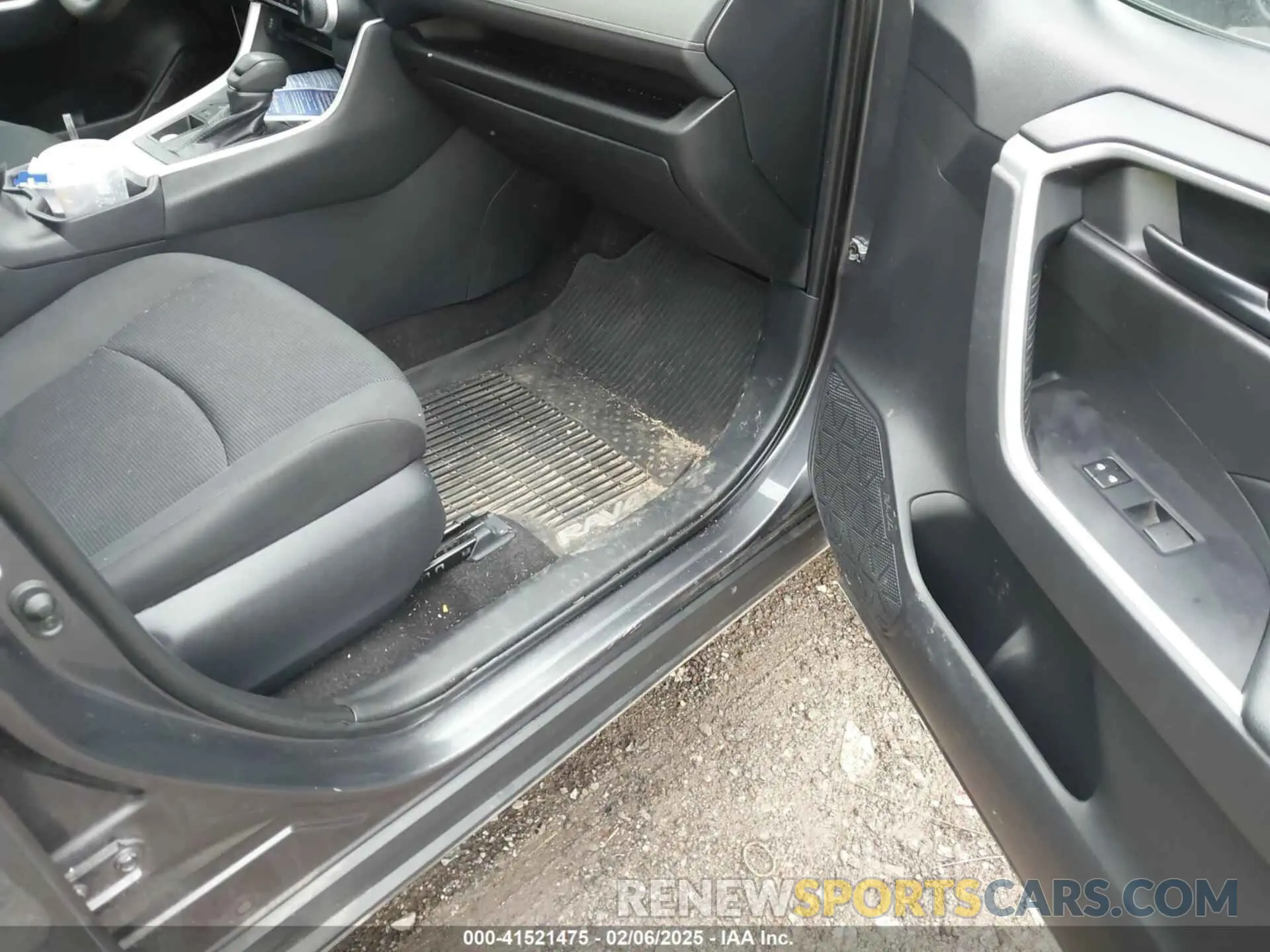 5 Фотография поврежденного автомобиля 2T3H1RFV6KW047510 TOYOTA RAV4 2019
