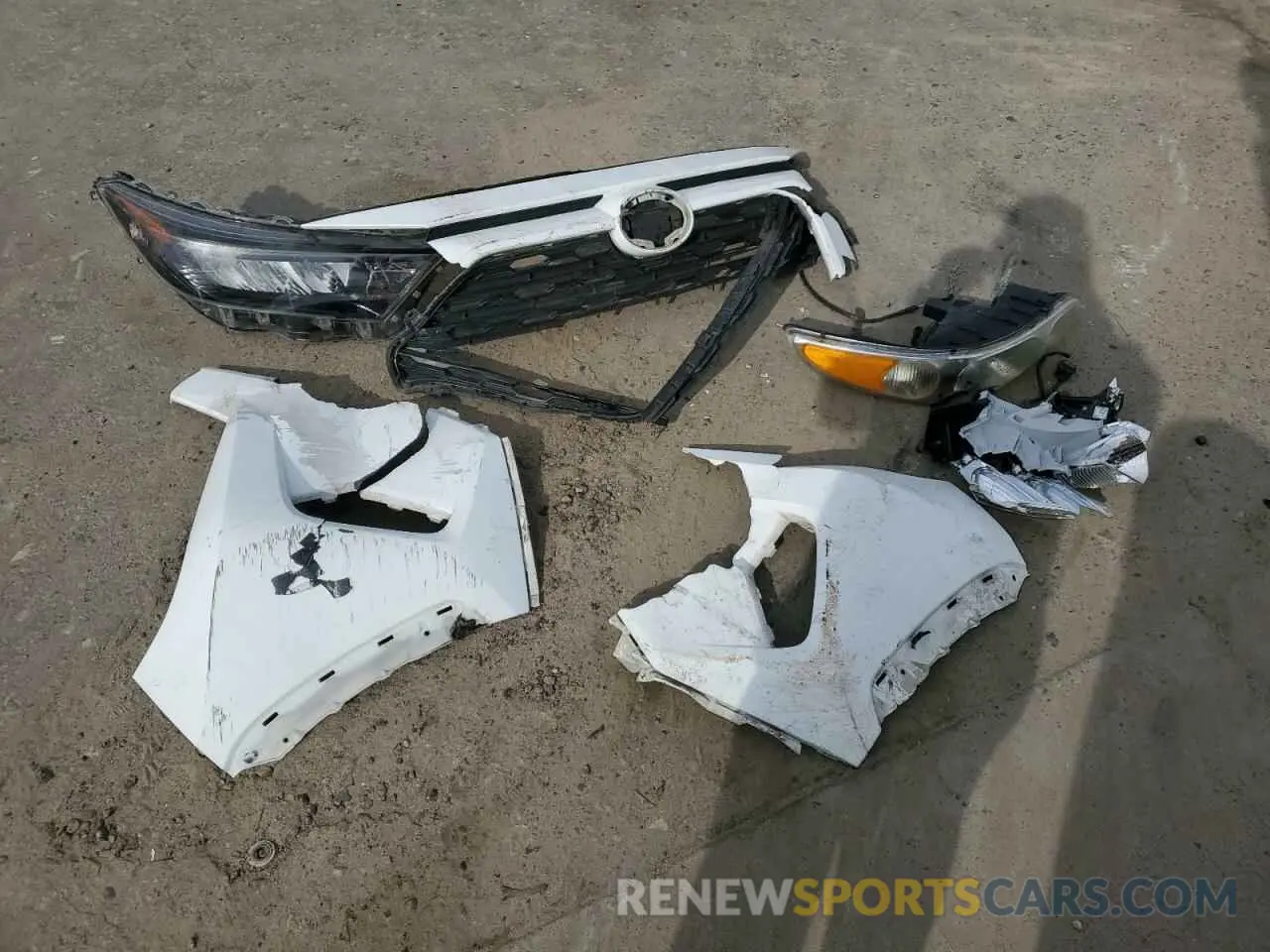15 Photograph of a damaged car 2T3H1RFV7KW003628 TOYOTA RAV4 2019