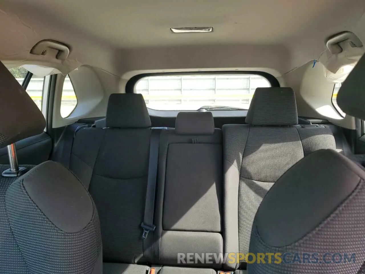 10 Photograph of a damaged car 2T3H1RFV7KW032112 TOYOTA RAV4 2019