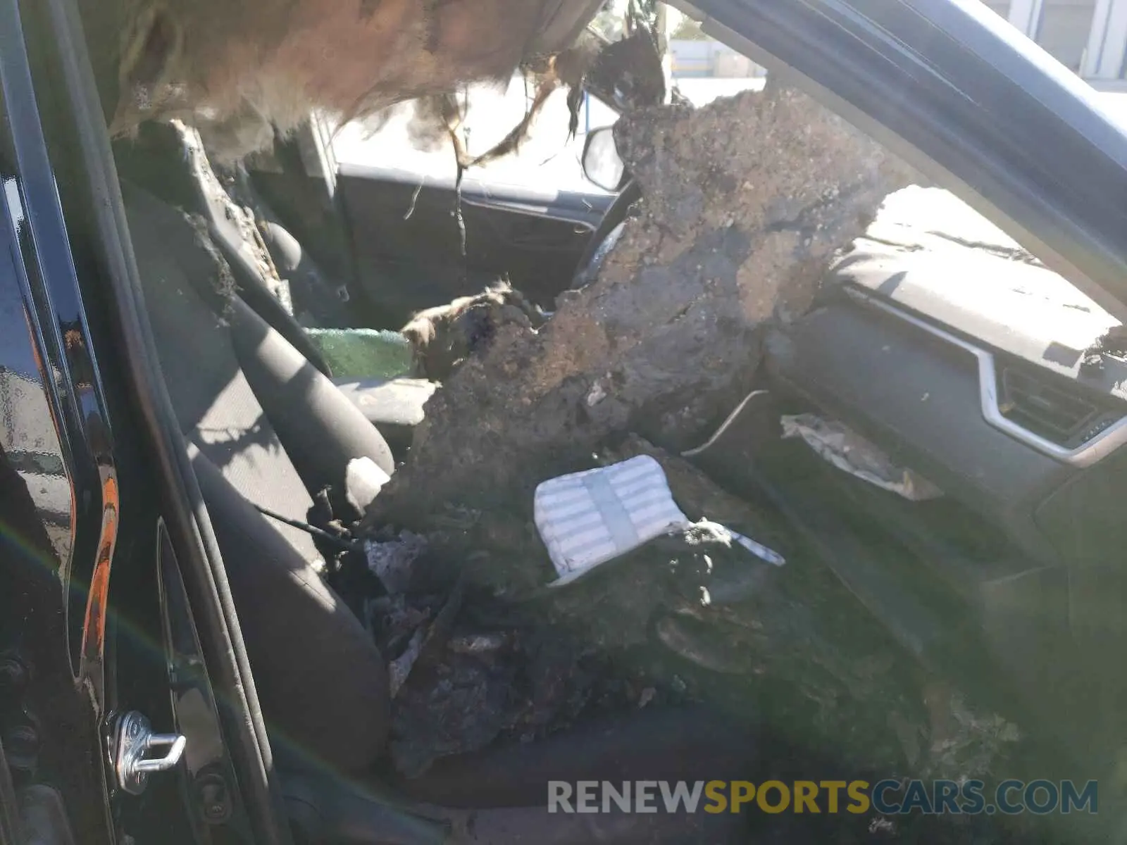 5 Photograph of a damaged car 2T3H1RFV7KW036600 TOYOTA RAV4 2019