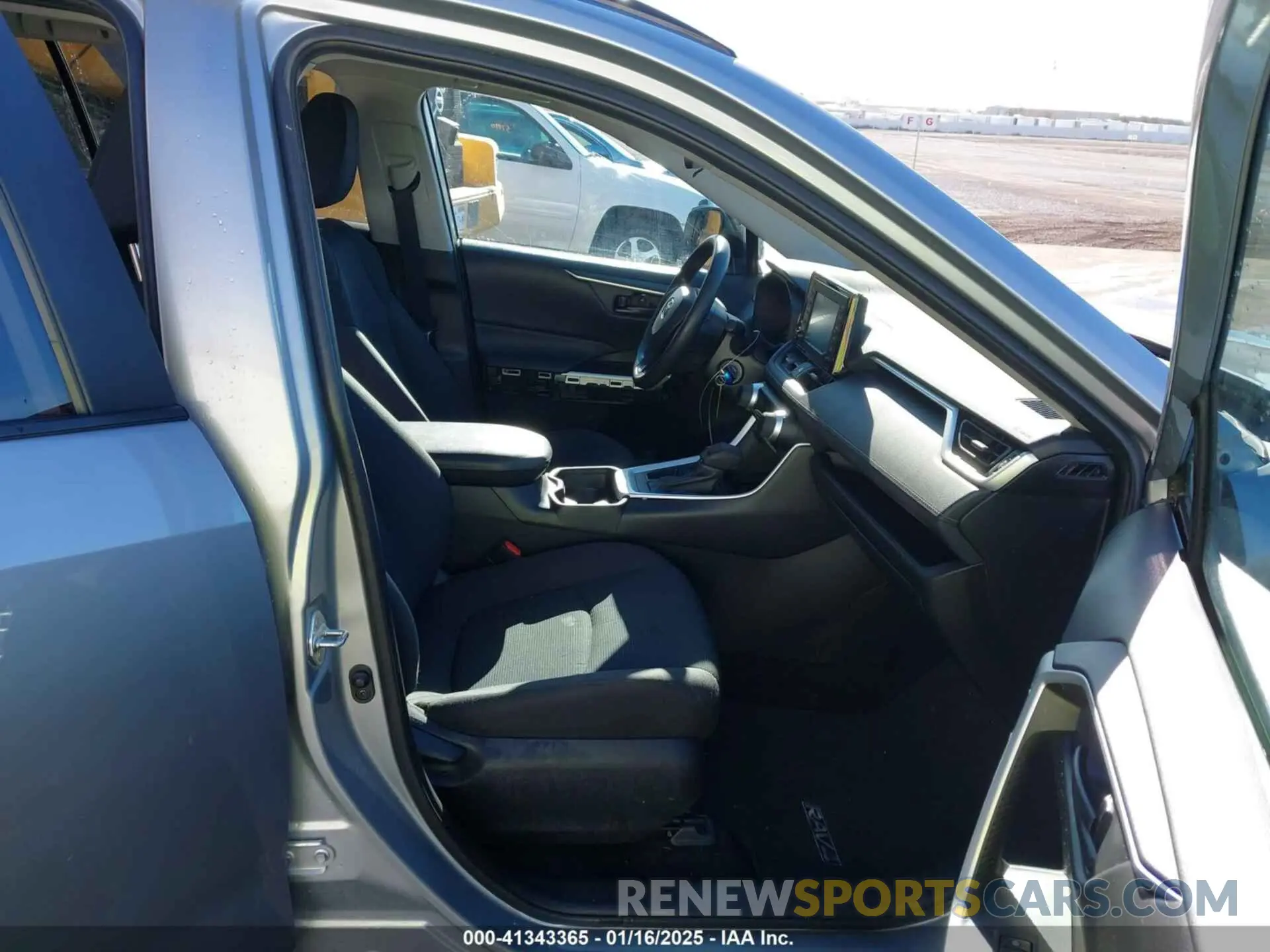 5 Фотография поврежденного автомобиля 2T3H1RFV7KW048973 TOYOTA RAV4 2019
