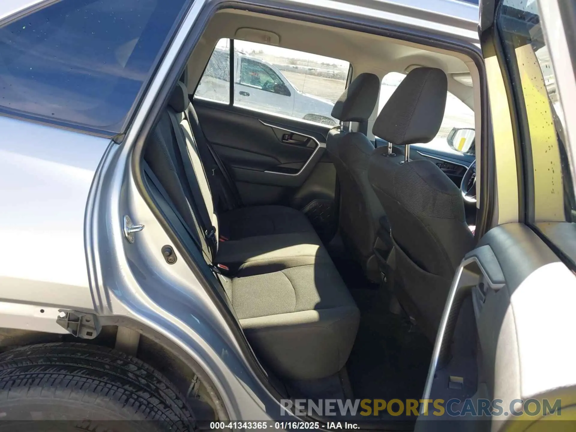 8 Фотография поврежденного автомобиля 2T3H1RFV7KW048973 TOYOTA RAV4 2019