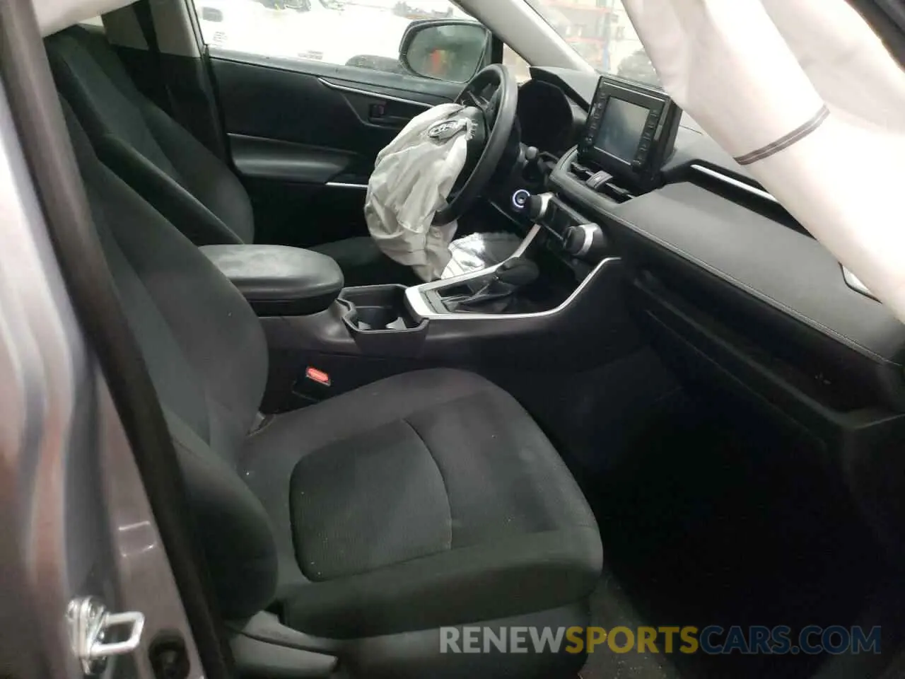 5 Photograph of a damaged car 2T3H1RFV8KC001162 TOYOTA RAV4 2019